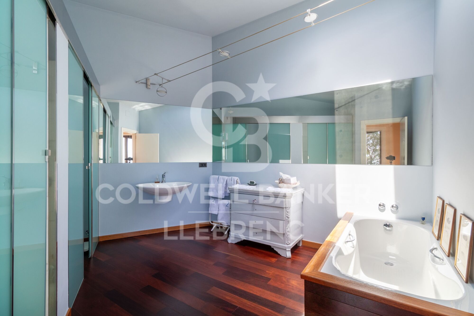 Superbe maison design à vendre à Vallvidrera avec jardin et piscine