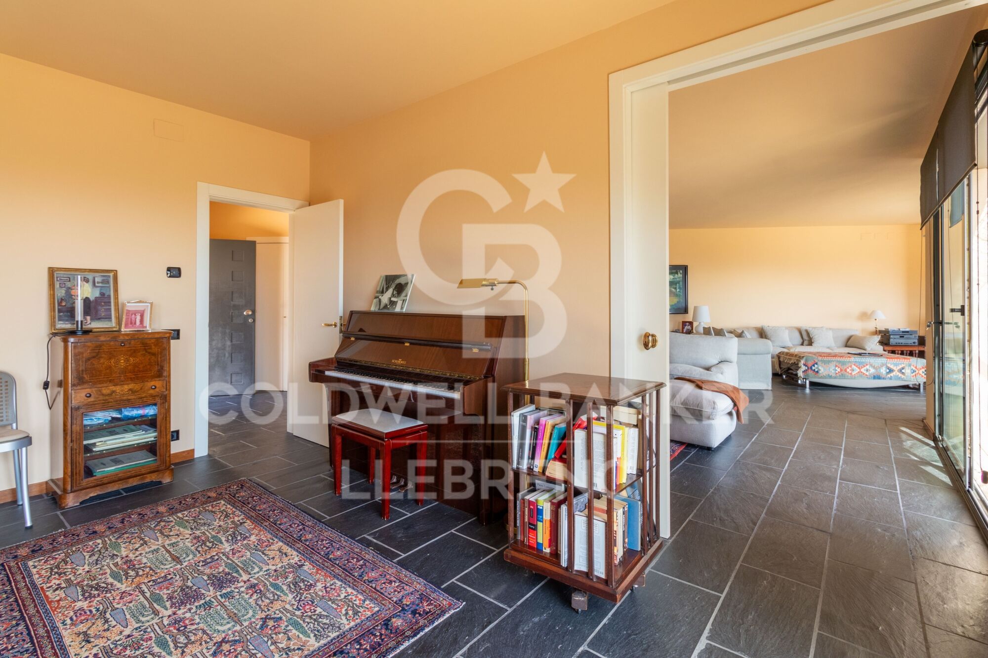 Espectacular casa de diseño en venta en Vallvidrera con jardín y piscina