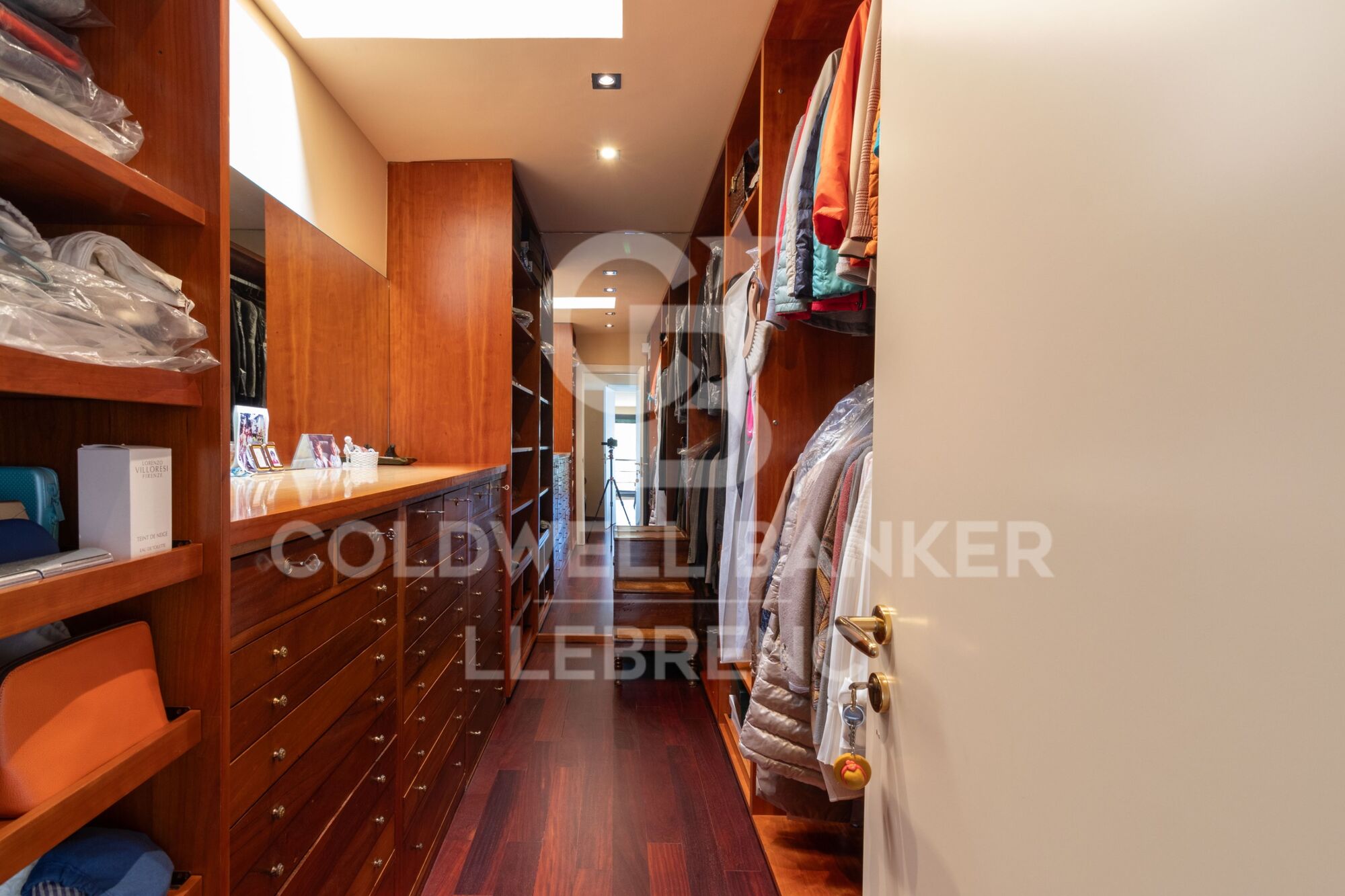 Espectacular casa de diseño en venta en Vallvidrera con jardín y piscina