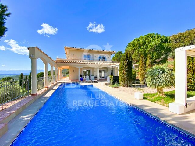 Luxury house with pool and garage for sale in Pau, Costa Brava