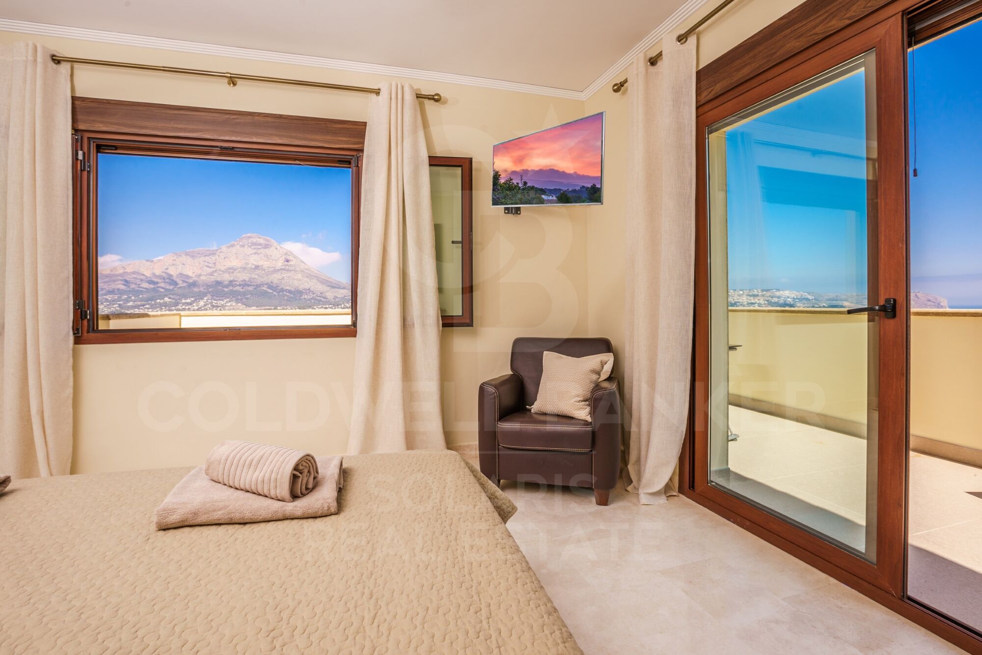 ORCHID HOUSE with incredible view