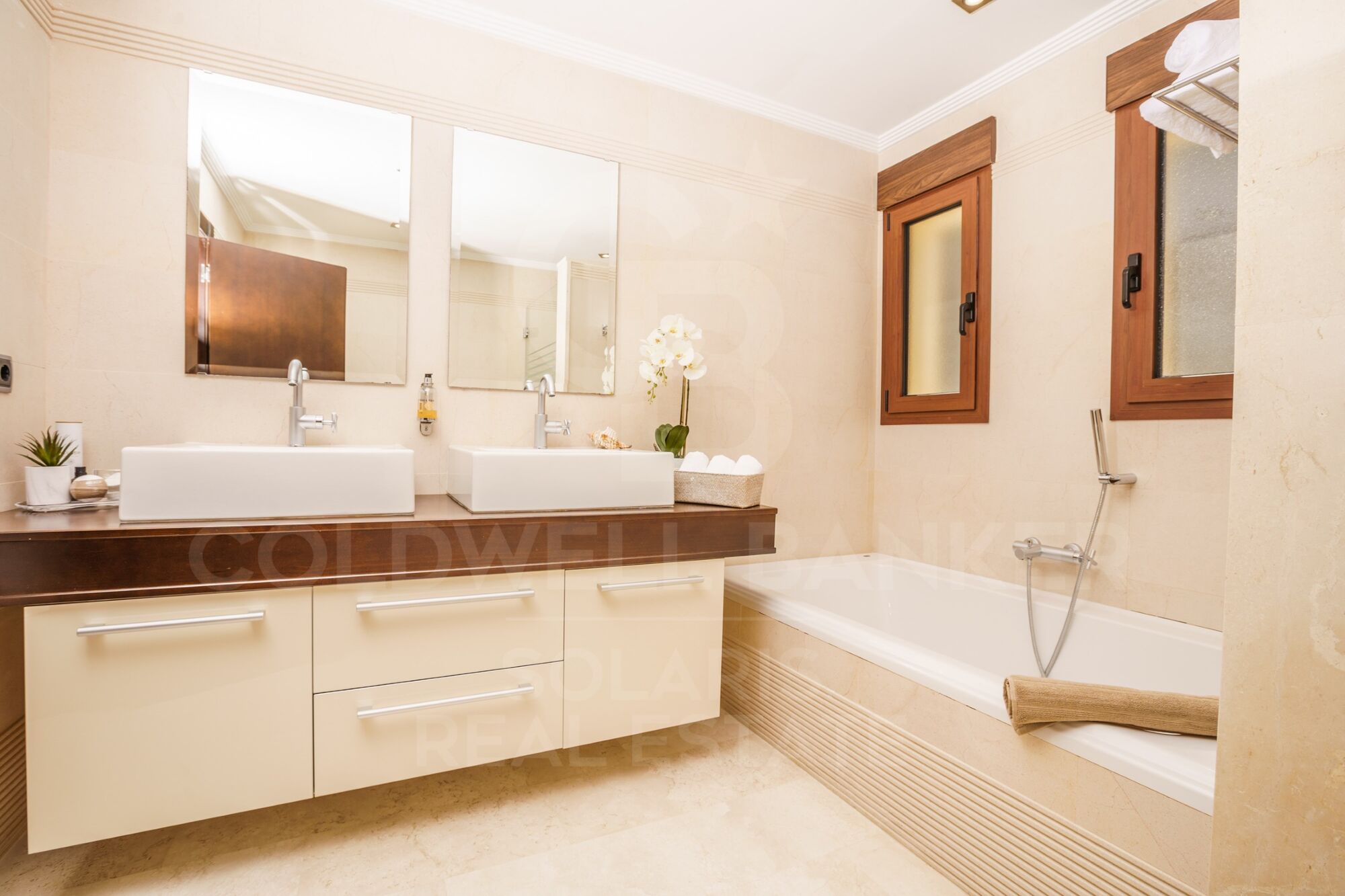 ORCHID HOUSE with incredible view