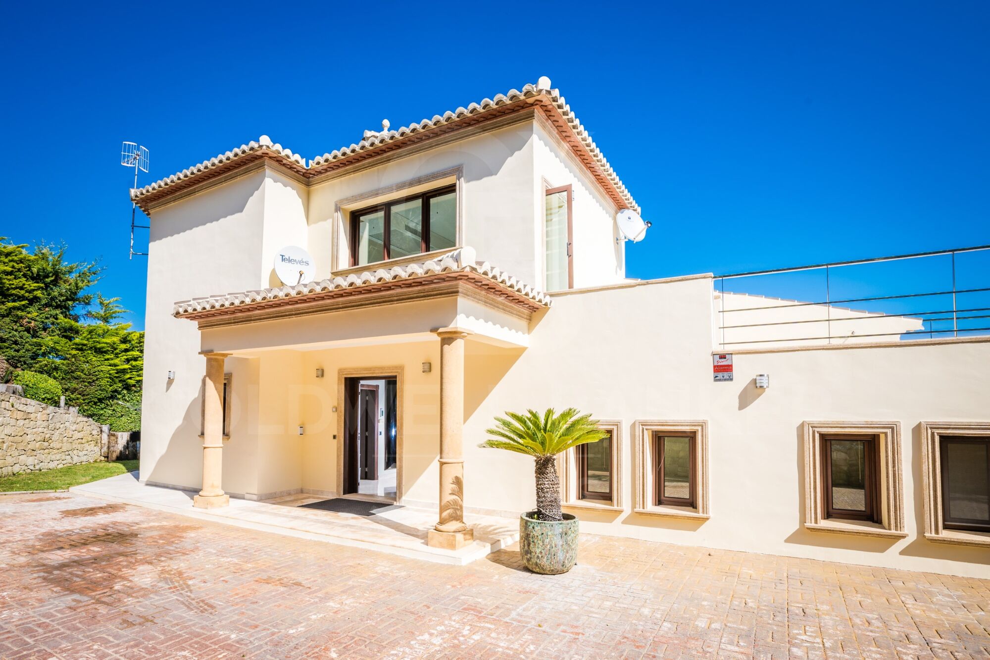 ORCHID HOUSE with incredible view