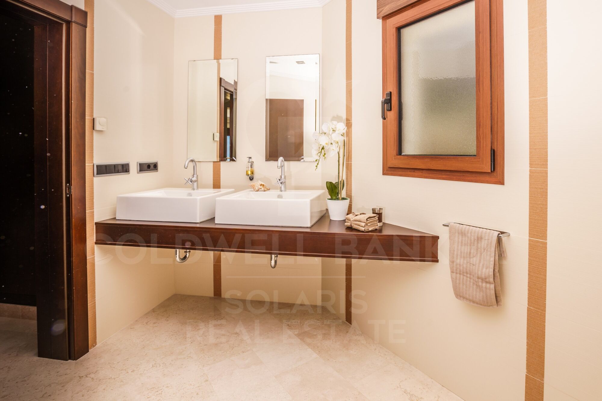 ORCHID HOUSE with incredible view