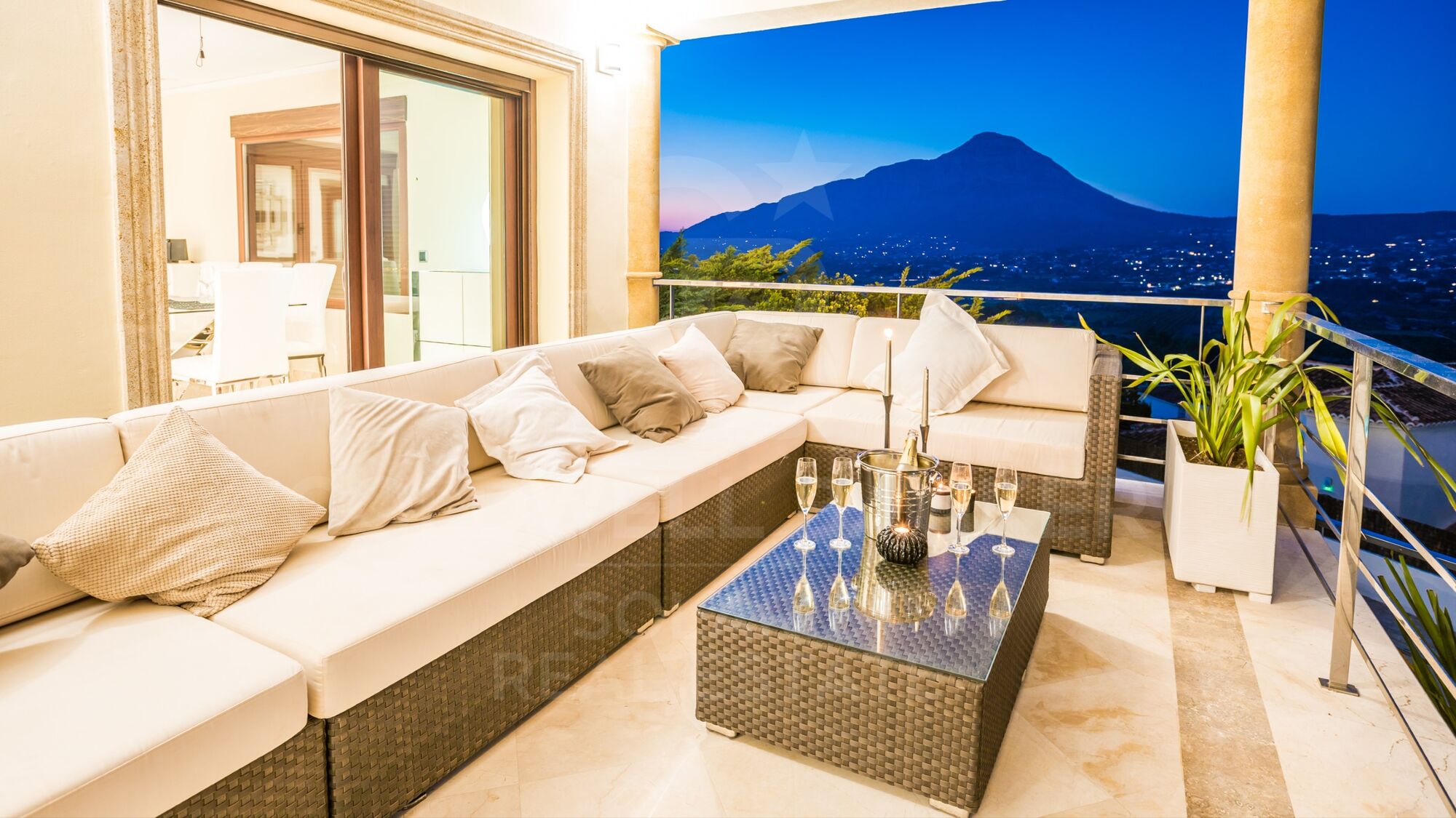 ORCHIDEENHAUS mit unglaublicher Aussicht