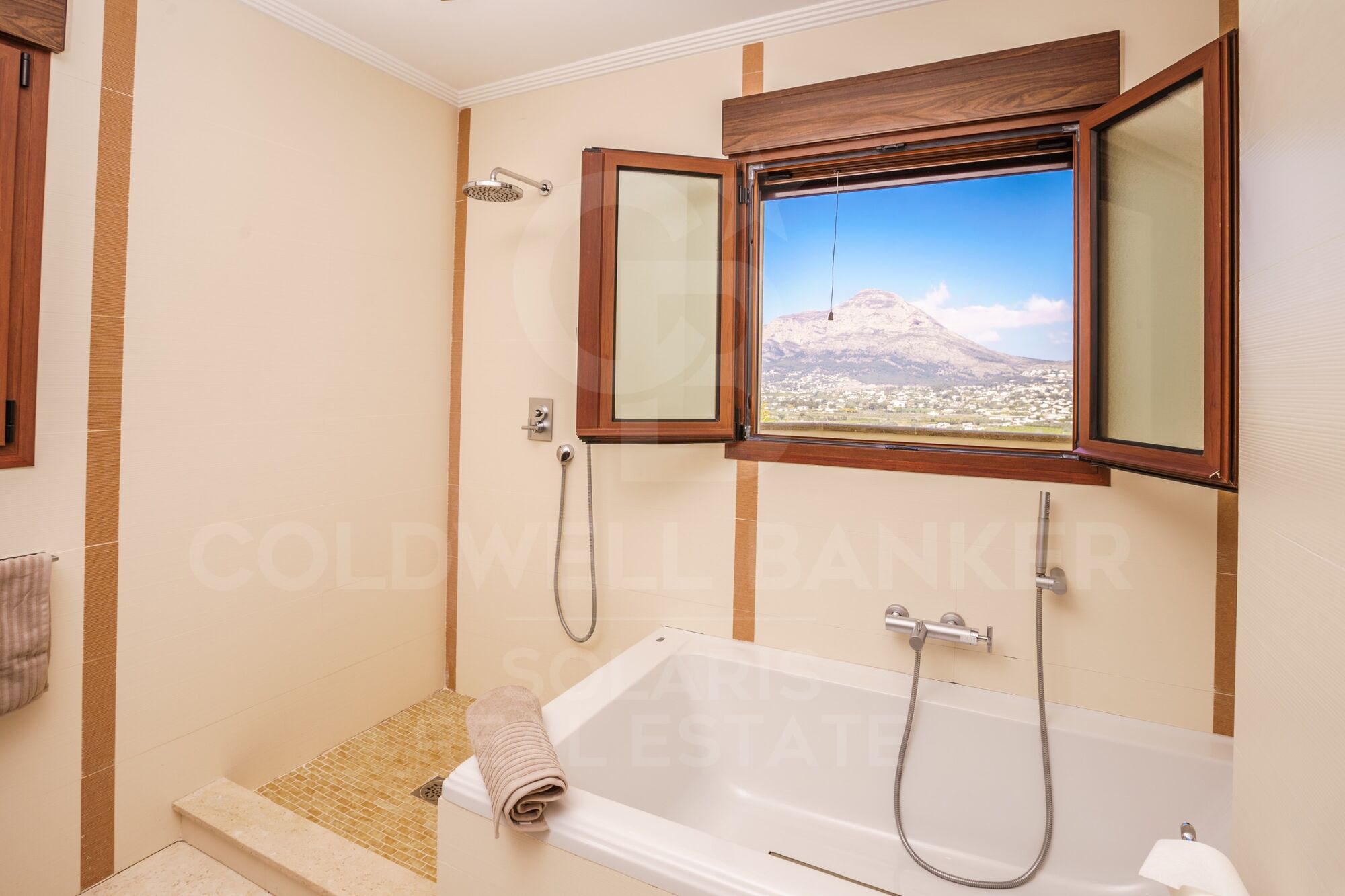 MAISON D'ORCHIDÉE avec vue incroyable