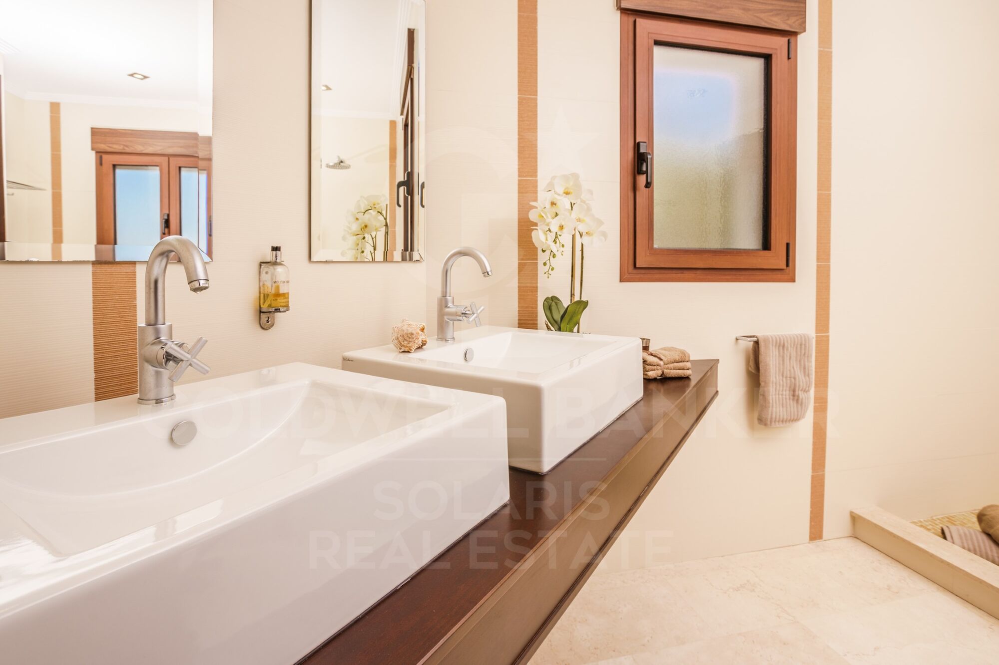 ORCHID HOUSE with incredible view