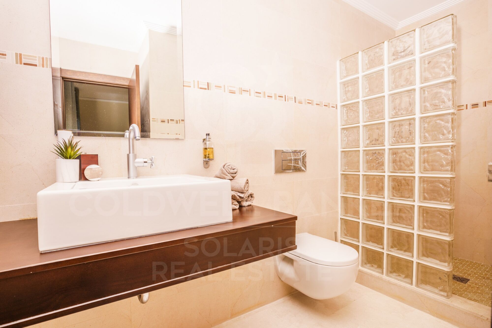 ORCHID HOUSE with incredible view