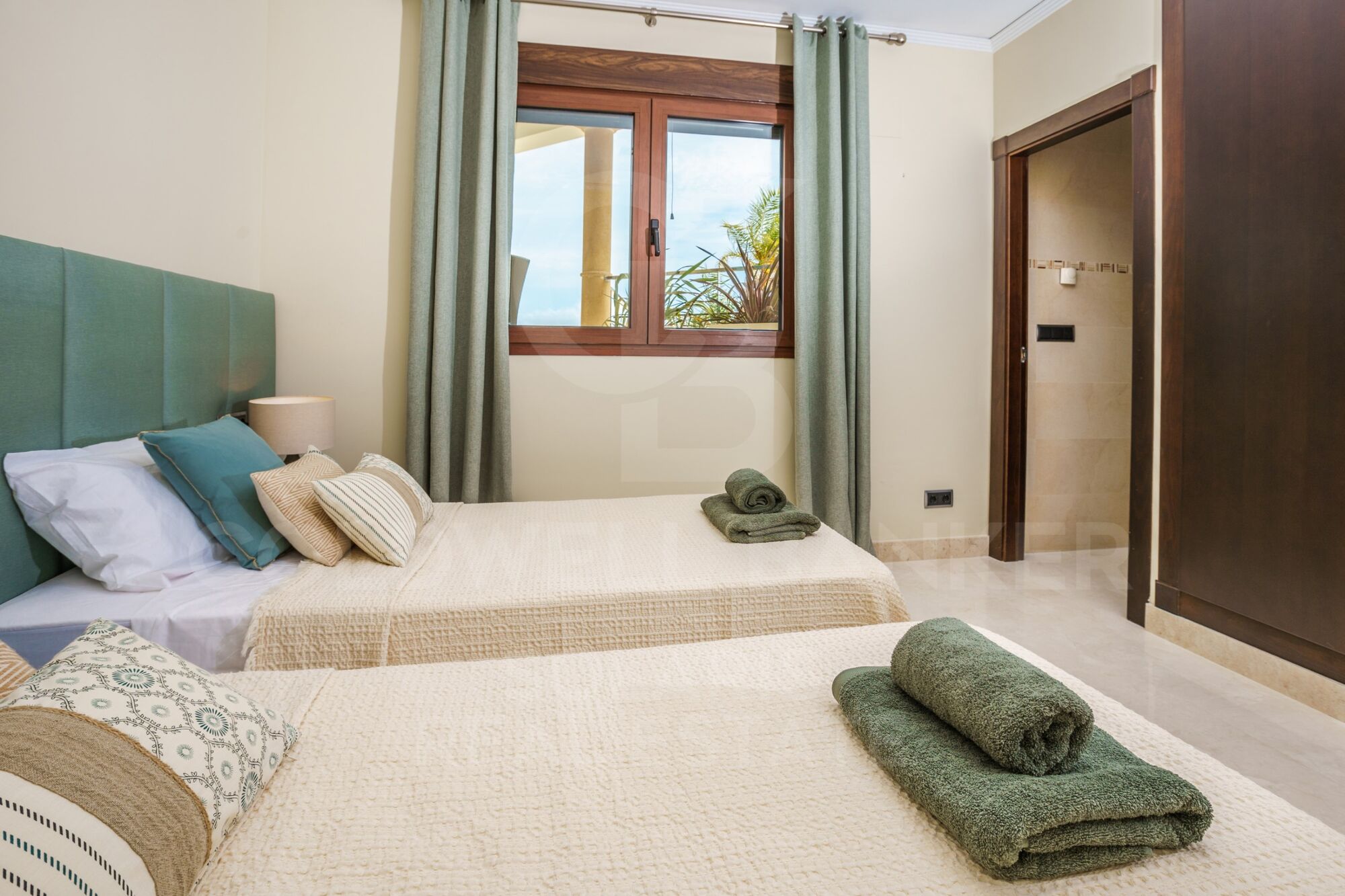 ORCHID HOUSE with incredible view