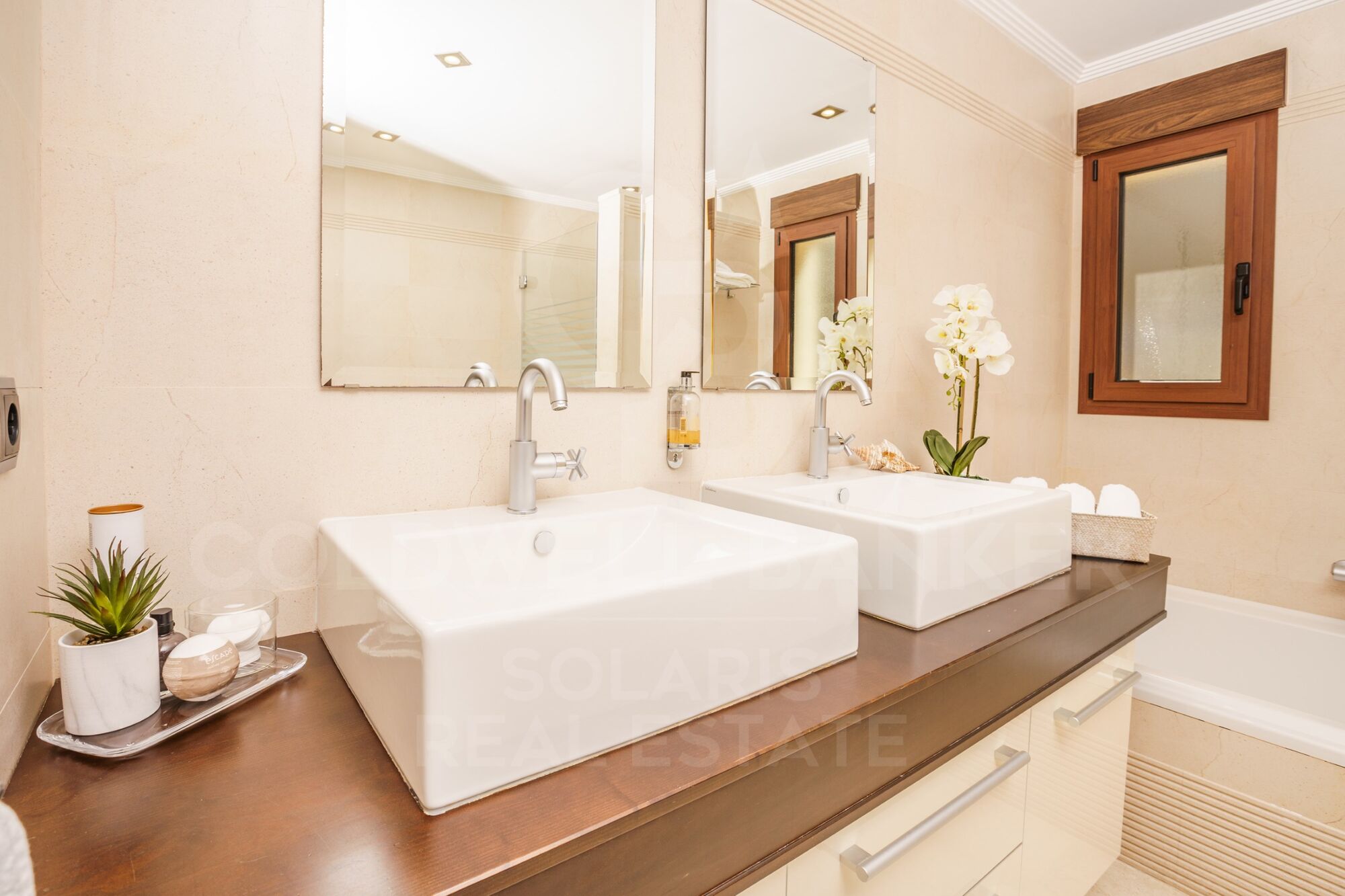 ORCHID HOUSE with incredible view