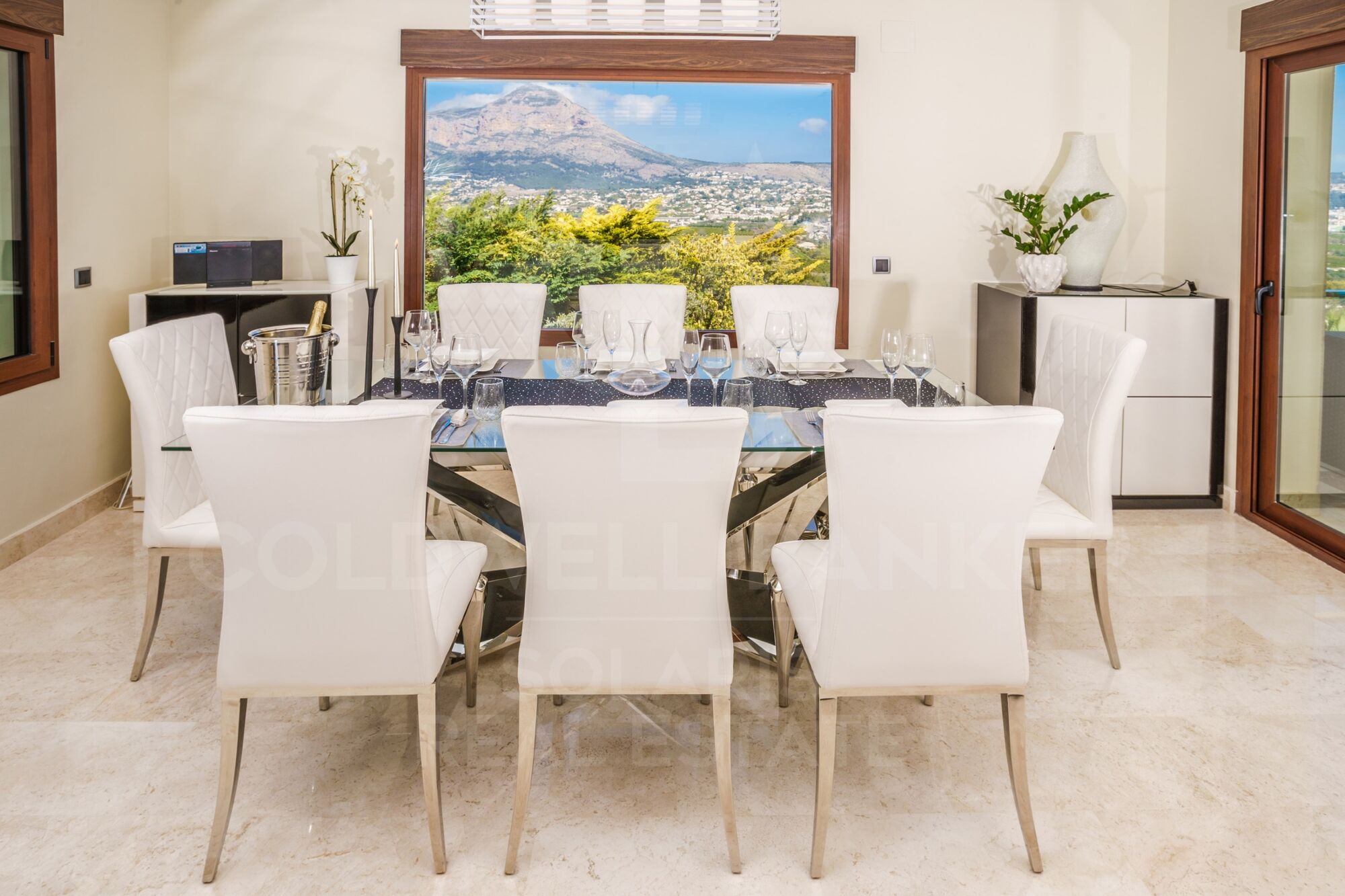 ORCHIDEENHAUS mit unglaublicher Aussicht