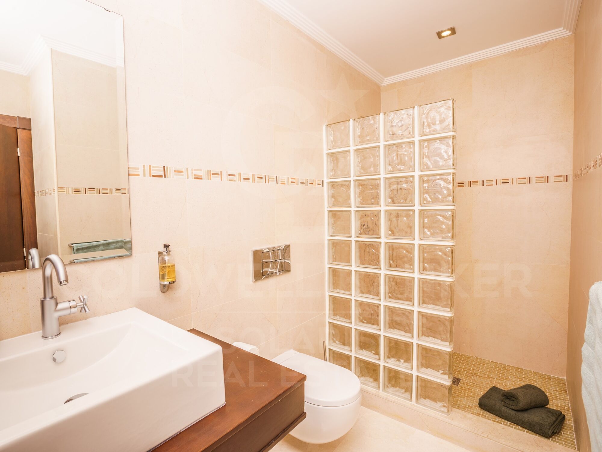 ORCHIDEENHAUS mit unglaublicher Aussicht