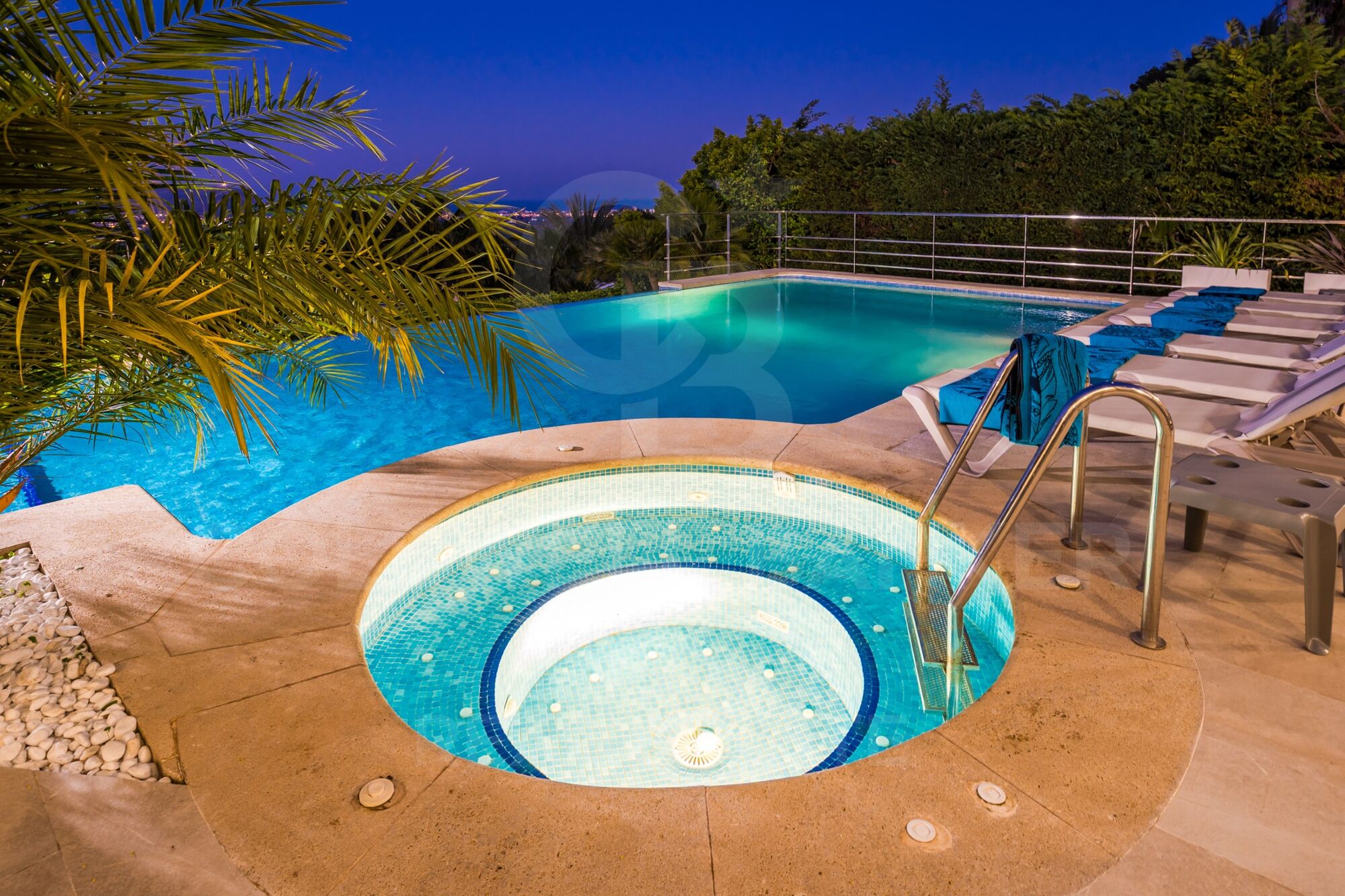 MAISON D'ORCHIDÉE avec vue incroyable