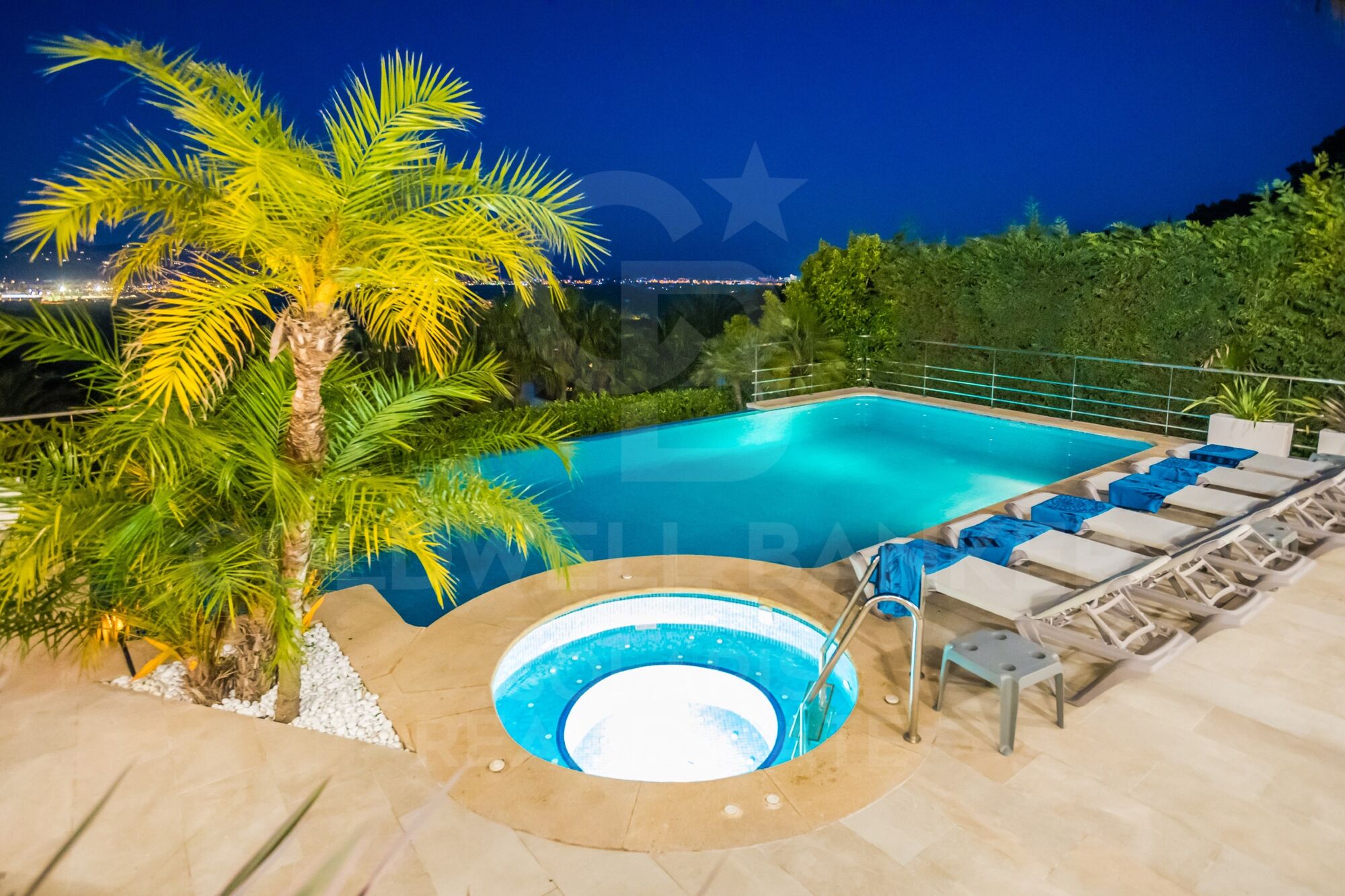 ORCHIDEENHAUS mit unglaublicher Aussicht