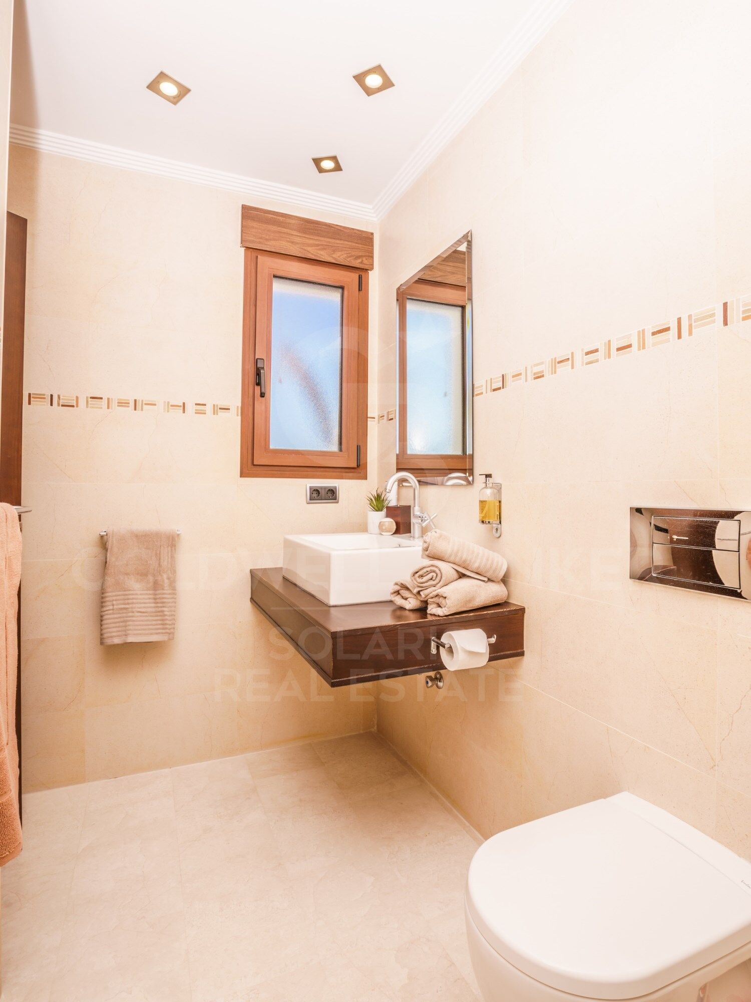 ORCHIDEENHAUS mit unglaublicher Aussicht