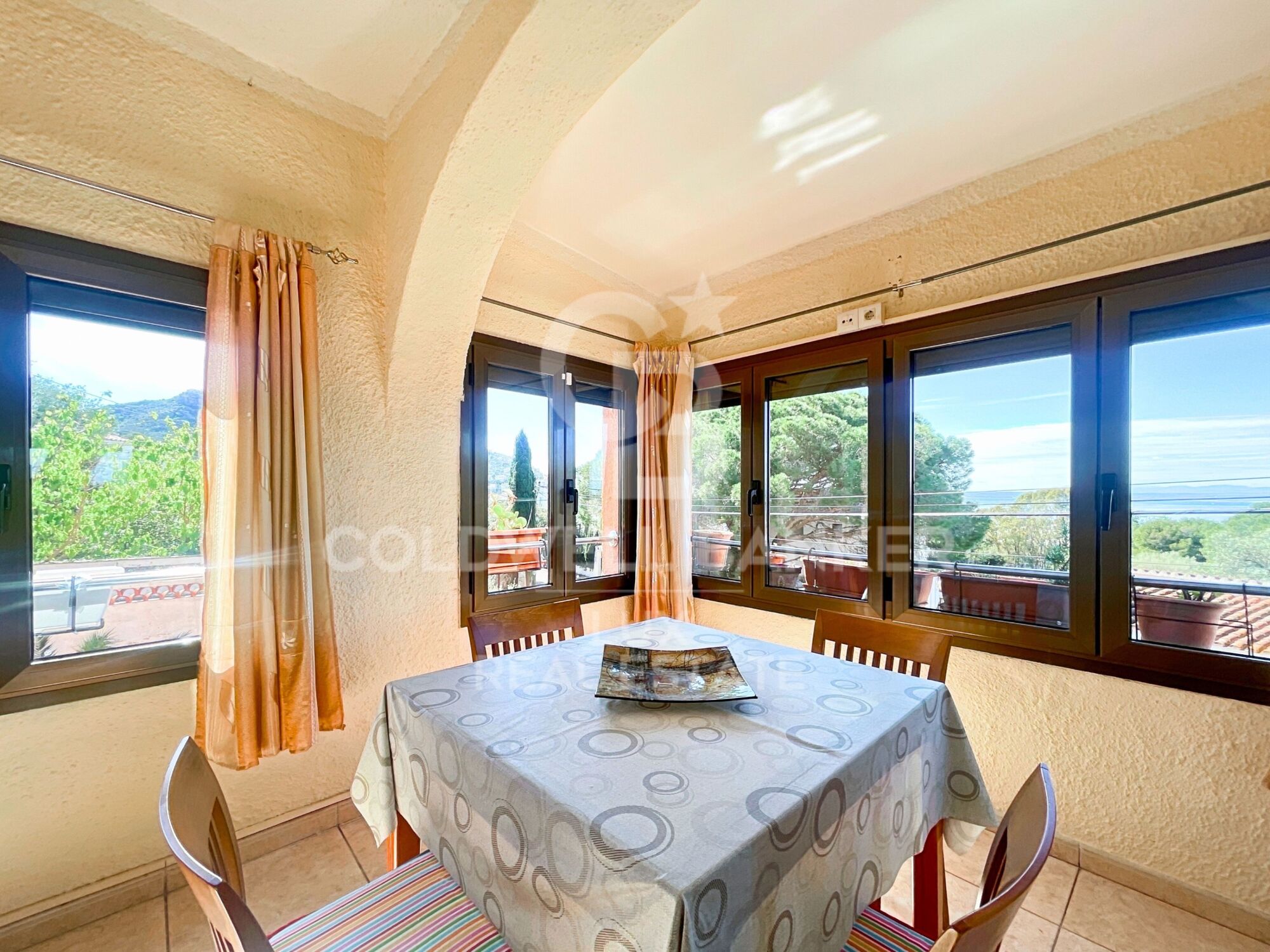 Casa con vistas al mar y a 500m del centro de Roses