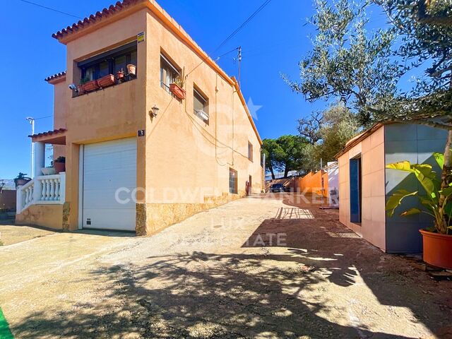 Casa con vistas al mar y a 500m del centro de Roses