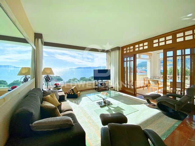 Villa avec de magnifiques vues mer à Llançà, sur la Costa Brava