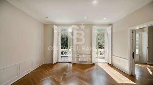 Piso en venta a reformar de 305m2 y 5 dormitorios en Castellana, Salamanca, Madrid.