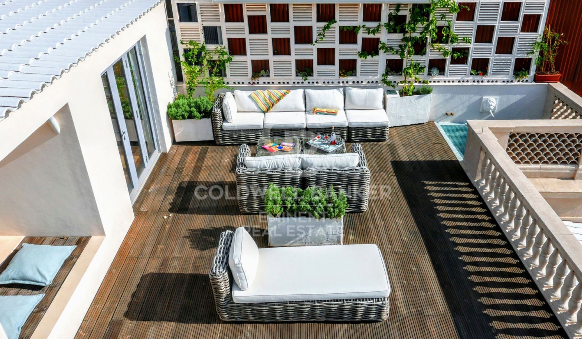 Extraordinary and spacious corner house few blocks from the beach