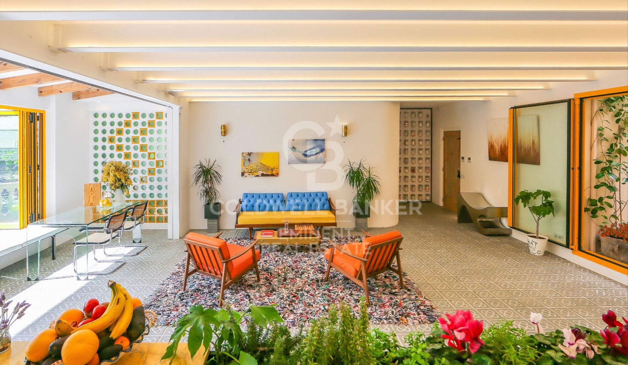 Extraordinary and spacious corner house few blocks from the beach