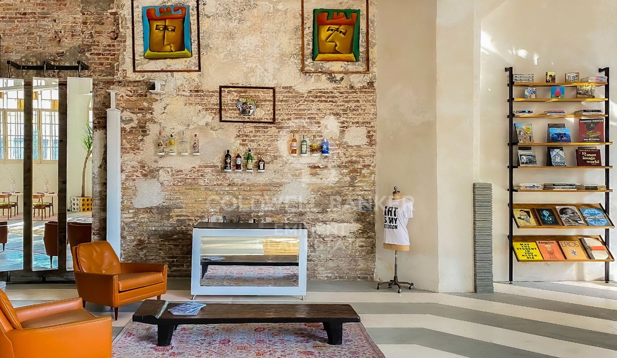 Extraordinary and spacious corner house few blocks from the beach