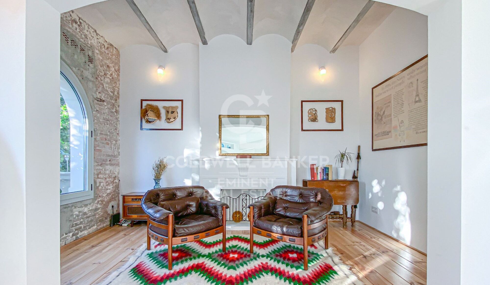 Extraordinary and spacious corner house few blocks from the beach