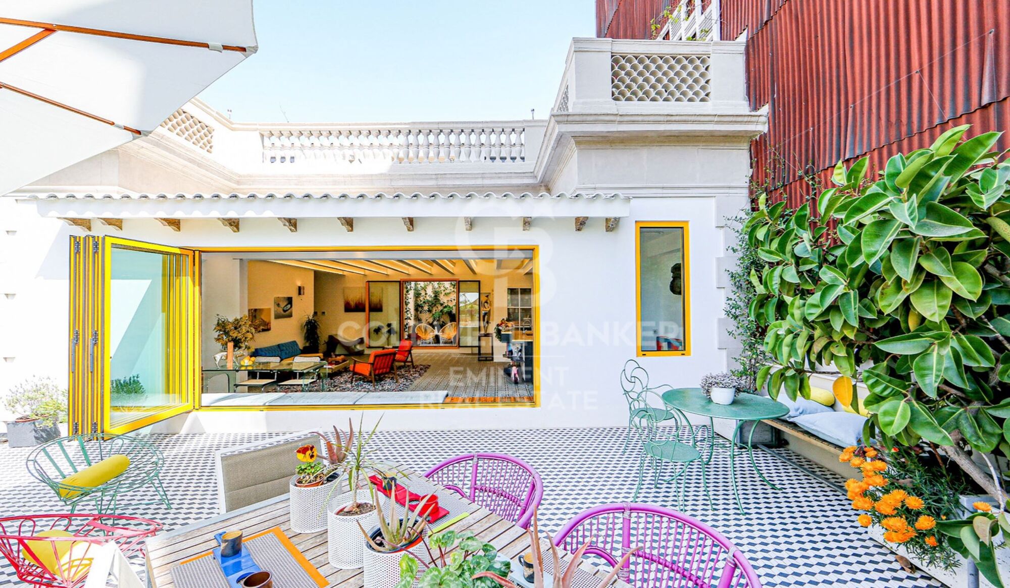 Extraordinary and spacious corner house few blocks from the beach