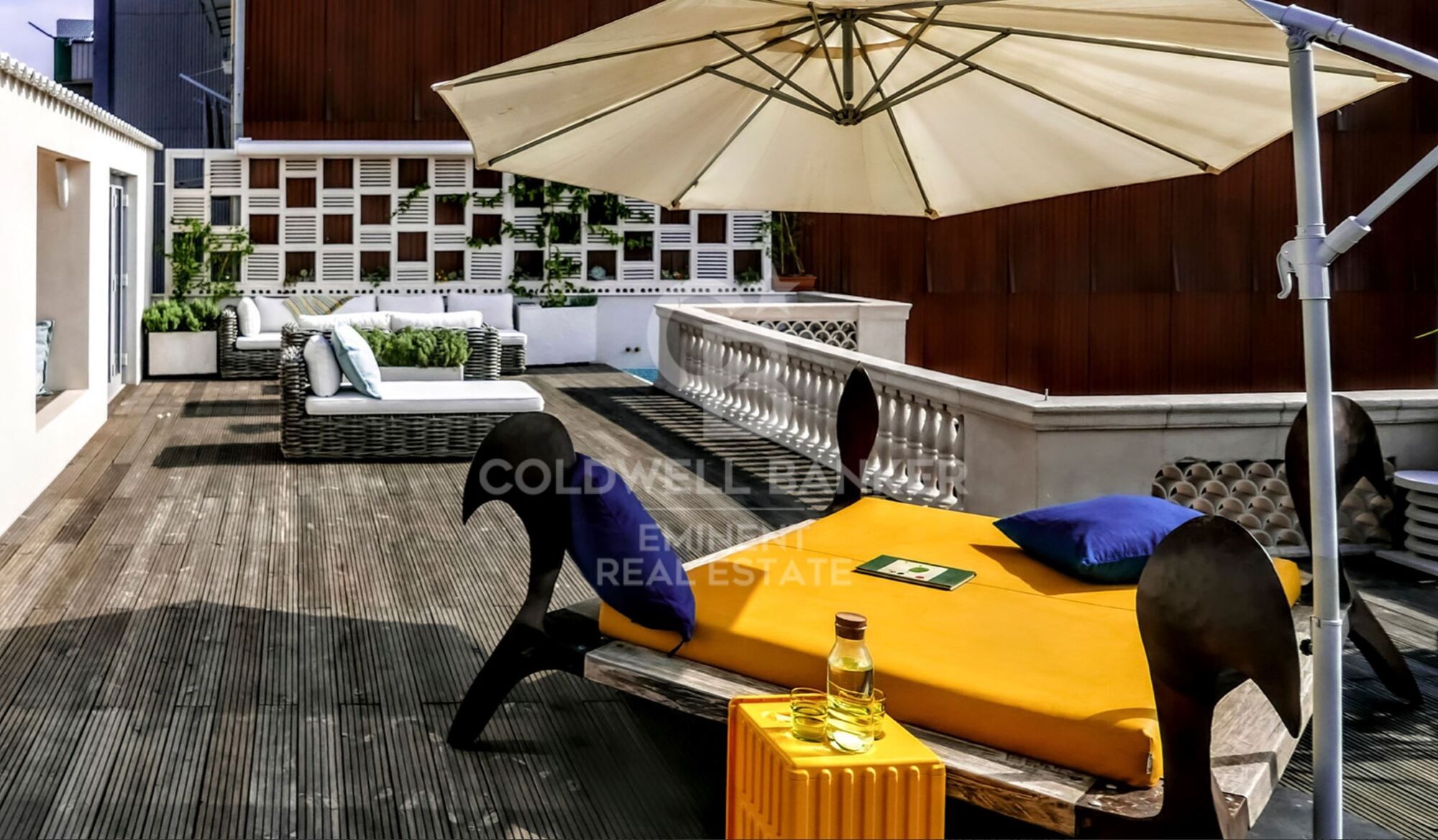 Extraordinary and spacious corner house few blocks from the beach