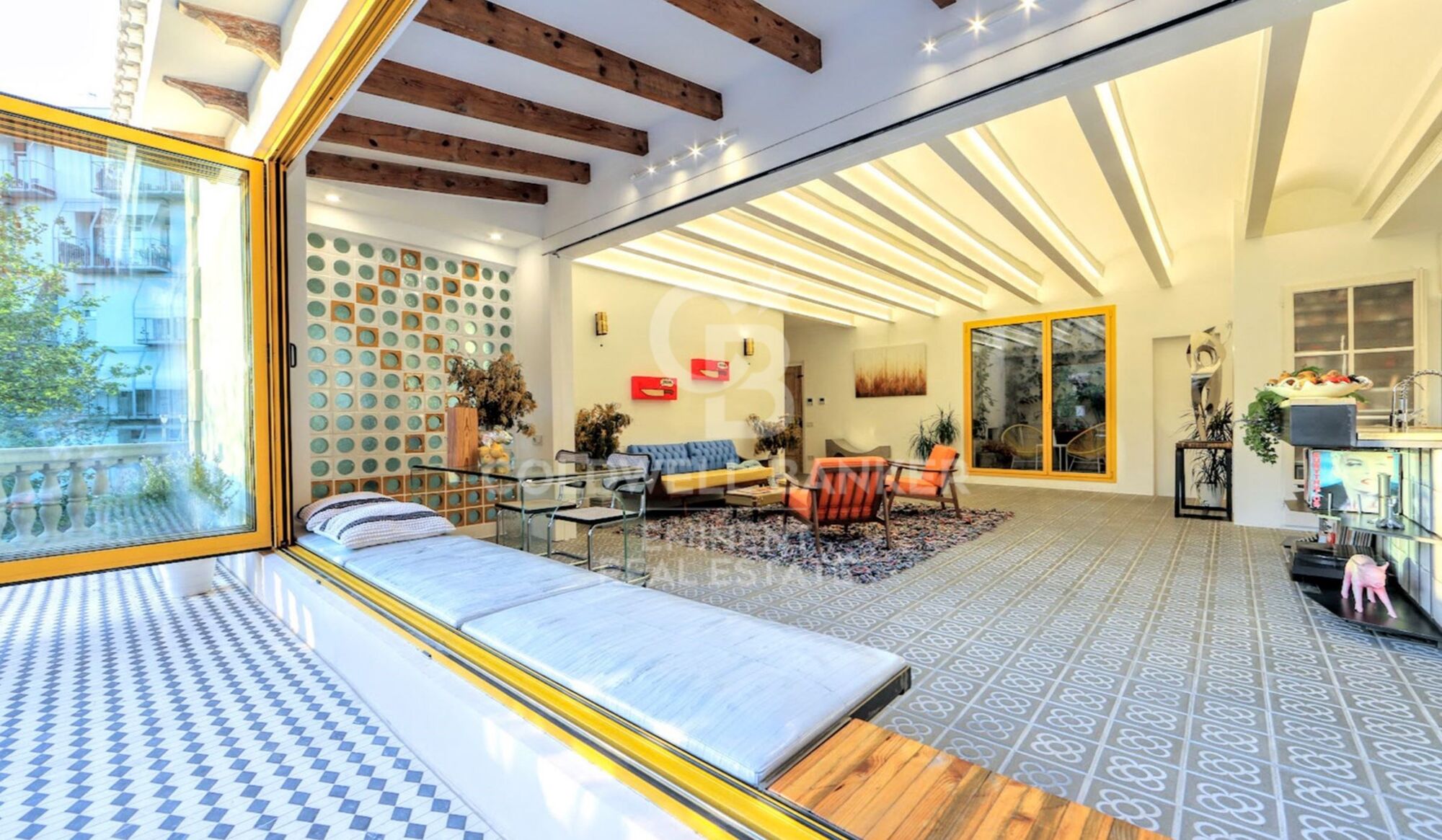 Extraordinary and spacious corner house few blocks from the beach