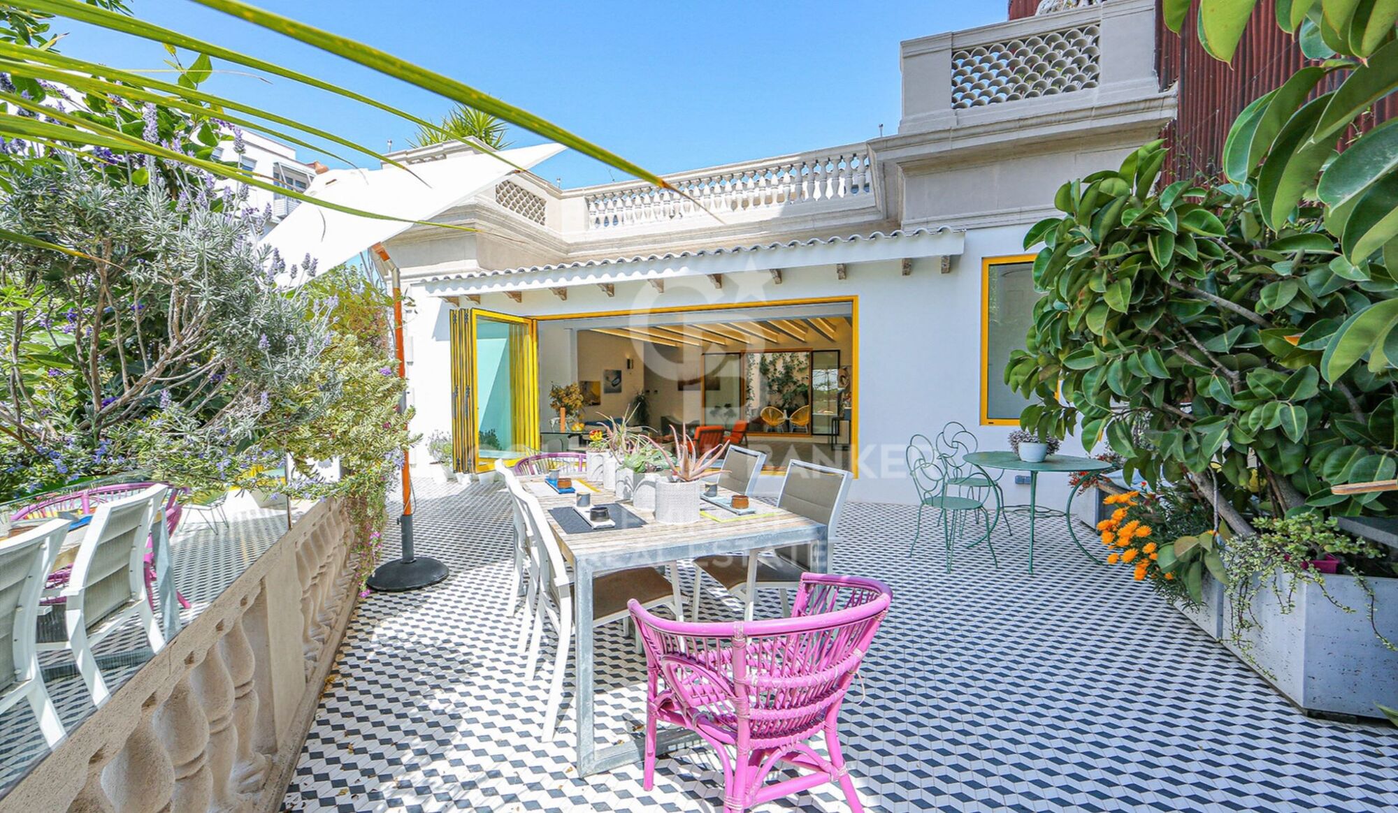 Magnifique maison d'angle à quelques mètres de la plage