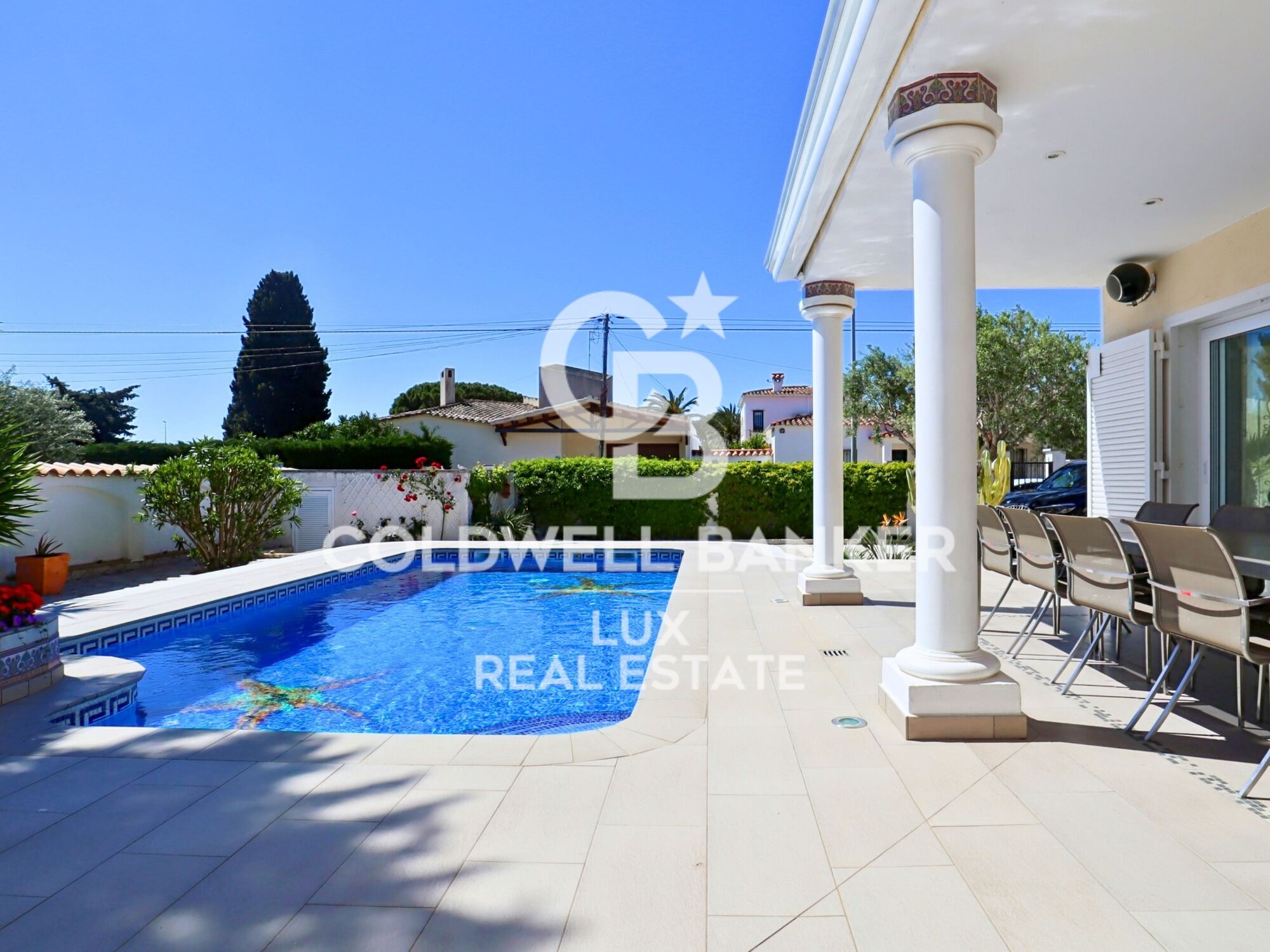 One-storey house with swimming pool sold furnished and equipped in Empuriabrava