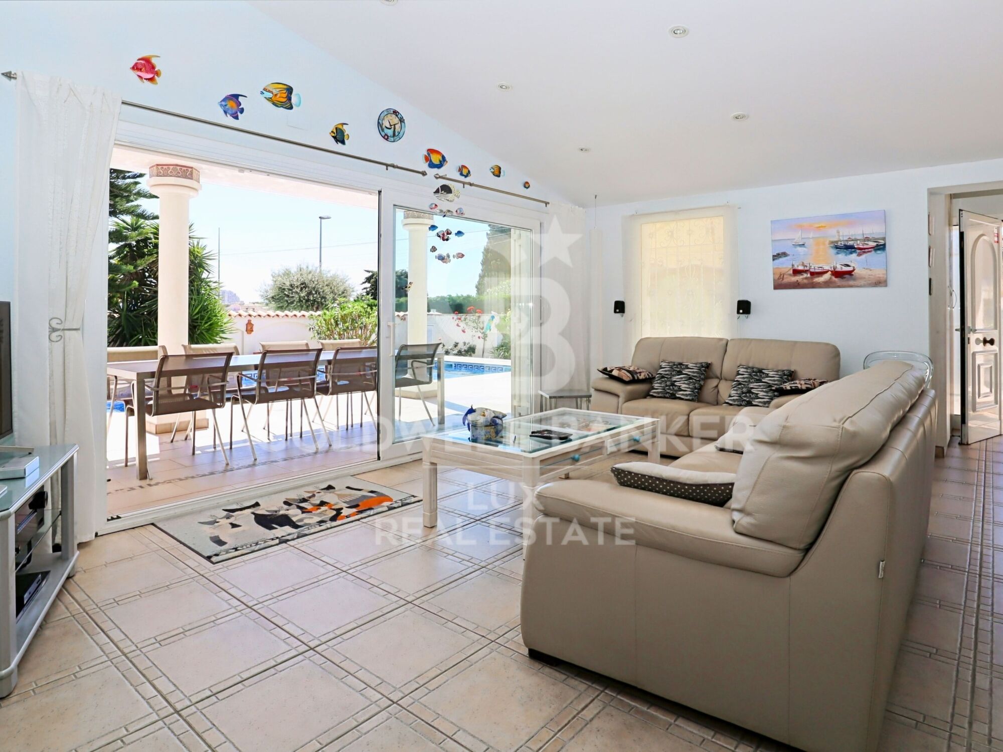 One-storey house with swimming pool sold furnished and equipped in Empuriabrava