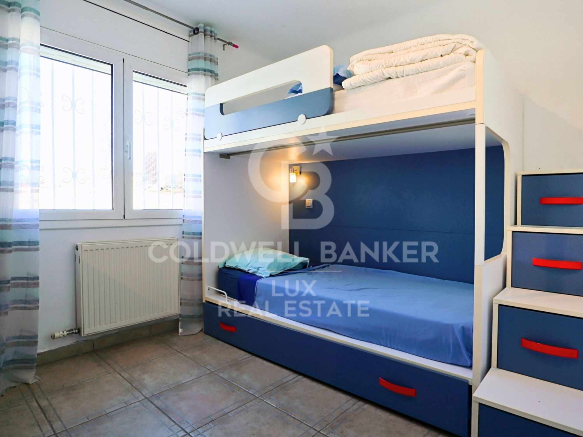 One-storey house with swimming pool sold furnished and equipped in Empuriabrava