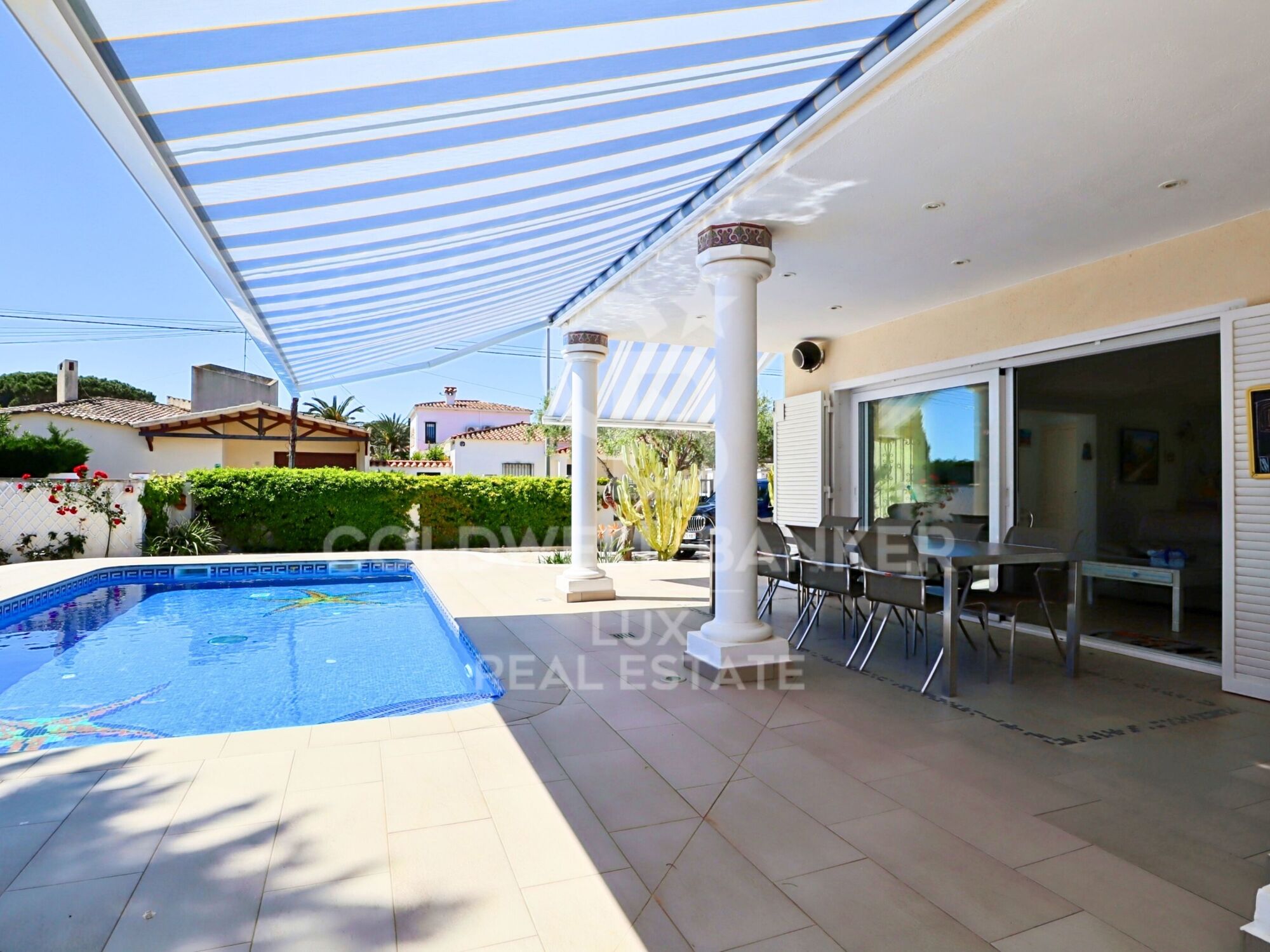 One-storey house with swimming pool sold furnished and equipped in Empuriabrava