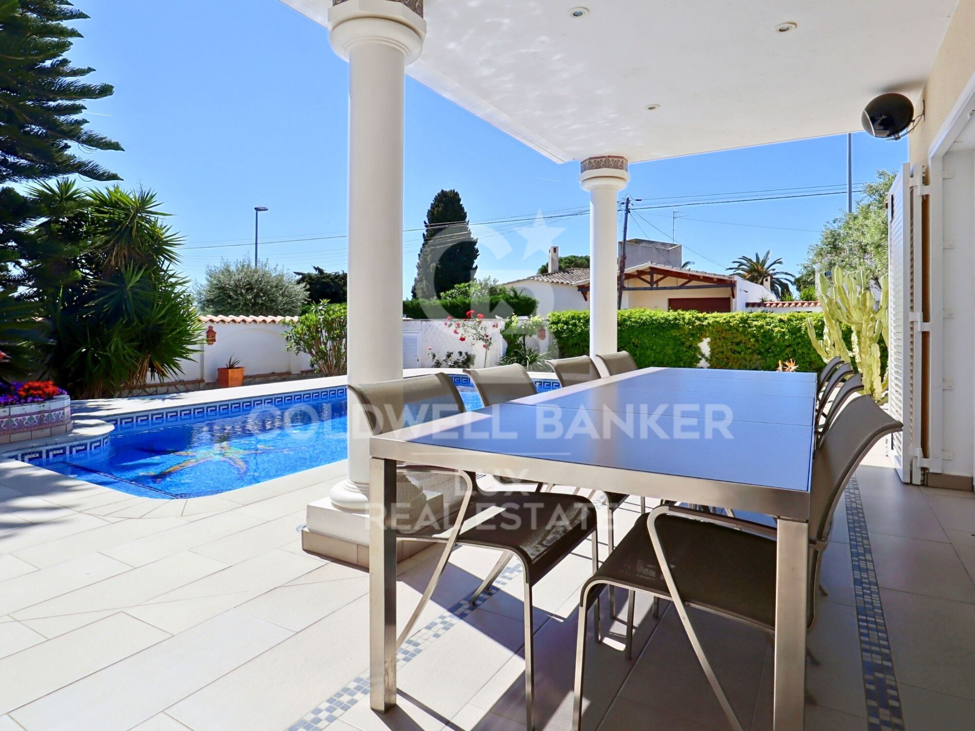 One-storey house with swimming pool sold furnished and equipped in Empuriabrava
