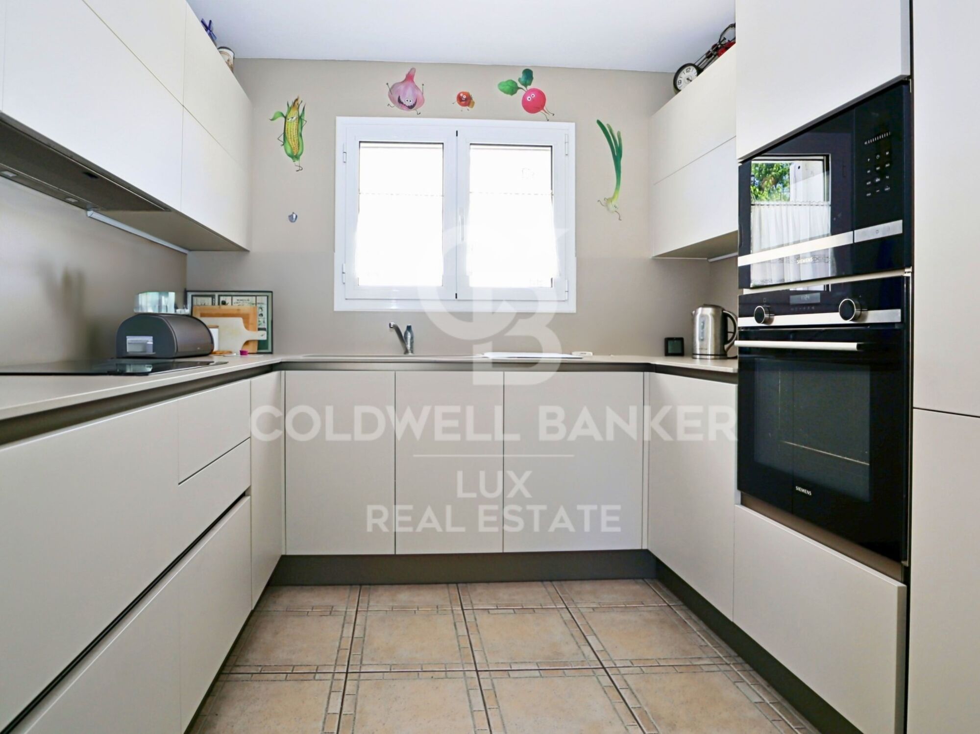 One-storey house with swimming pool sold furnished and equipped in Empuriabrava