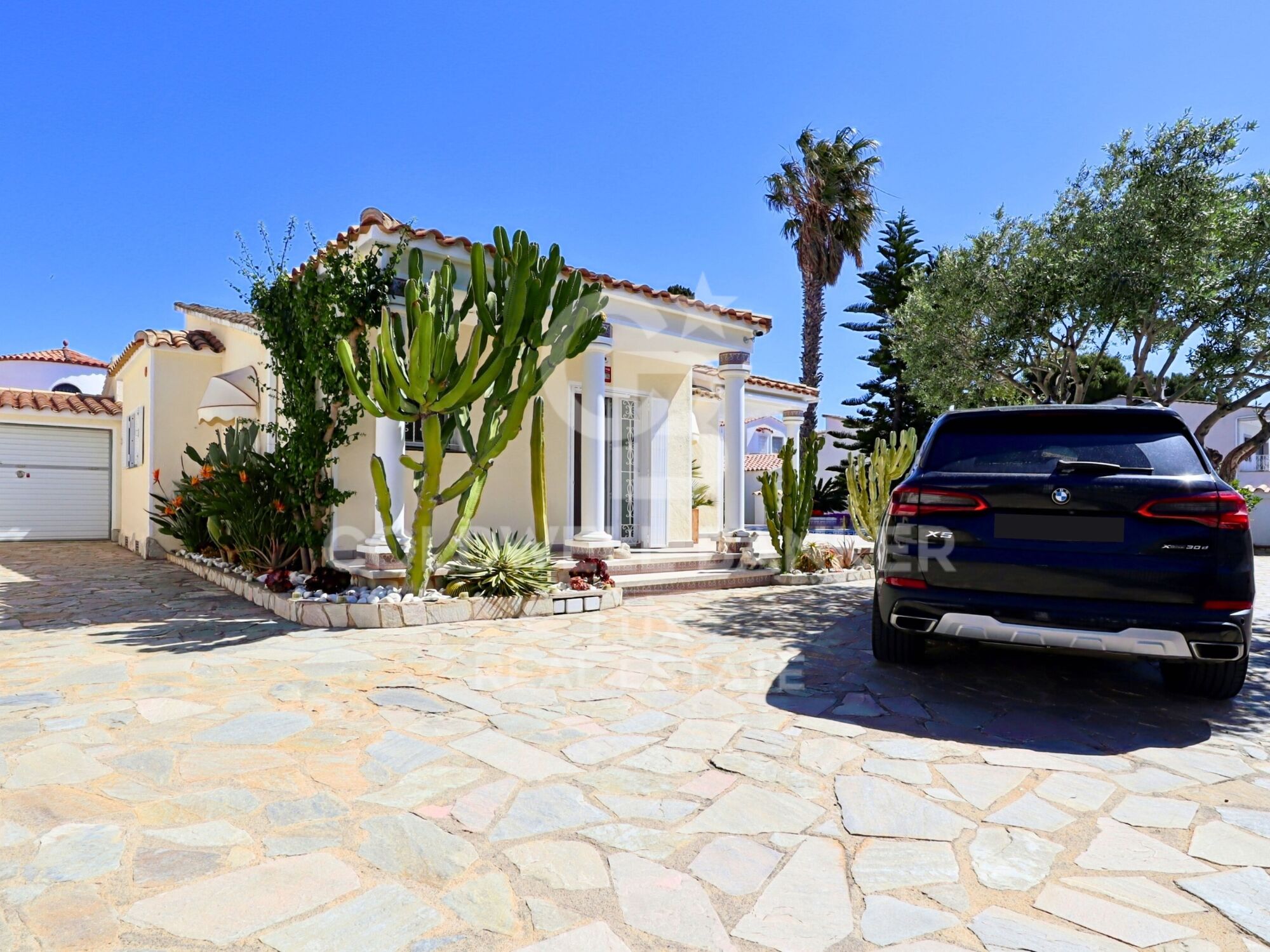 One-storey house with swimming pool sold furnished and equipped in Empuriabrava