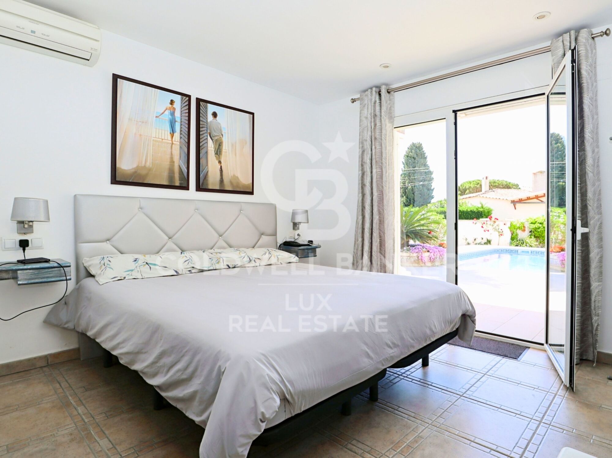 One-storey house with swimming pool sold furnished and equipped in Empuriabrava