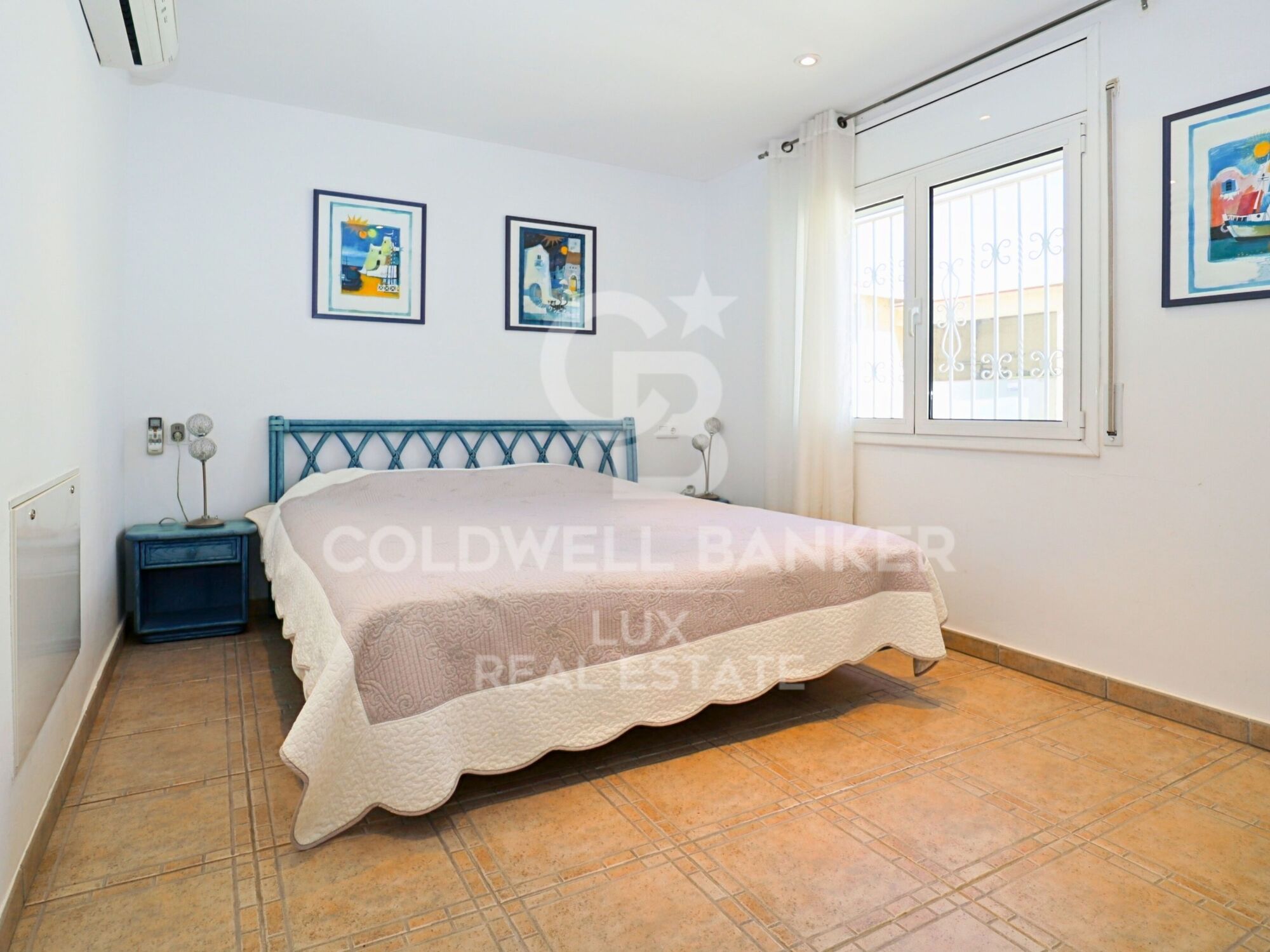 One-storey house with swimming pool sold furnished and equipped in Empuriabrava