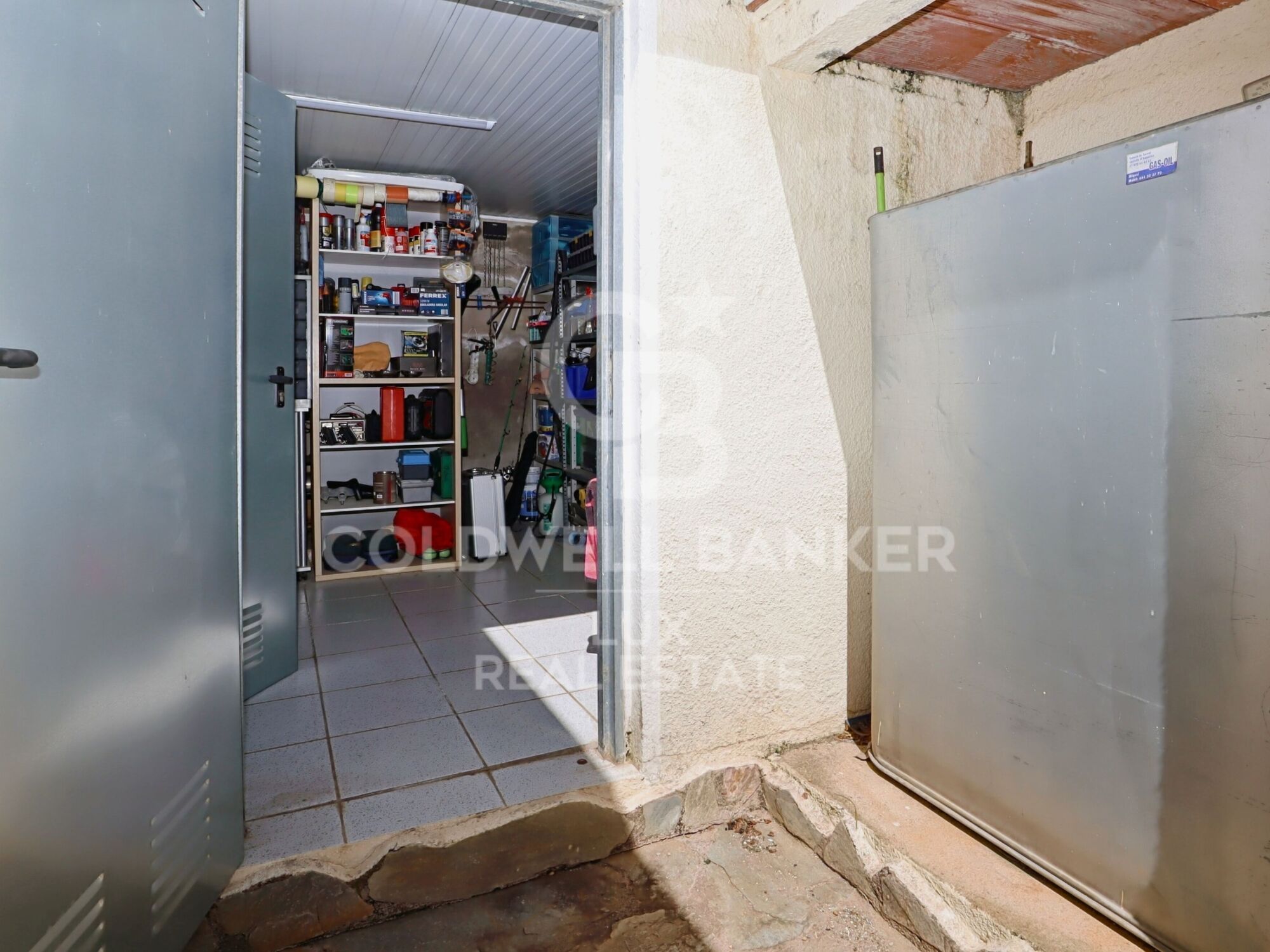 One-storey house with swimming pool sold furnished and equipped in Empuriabrava