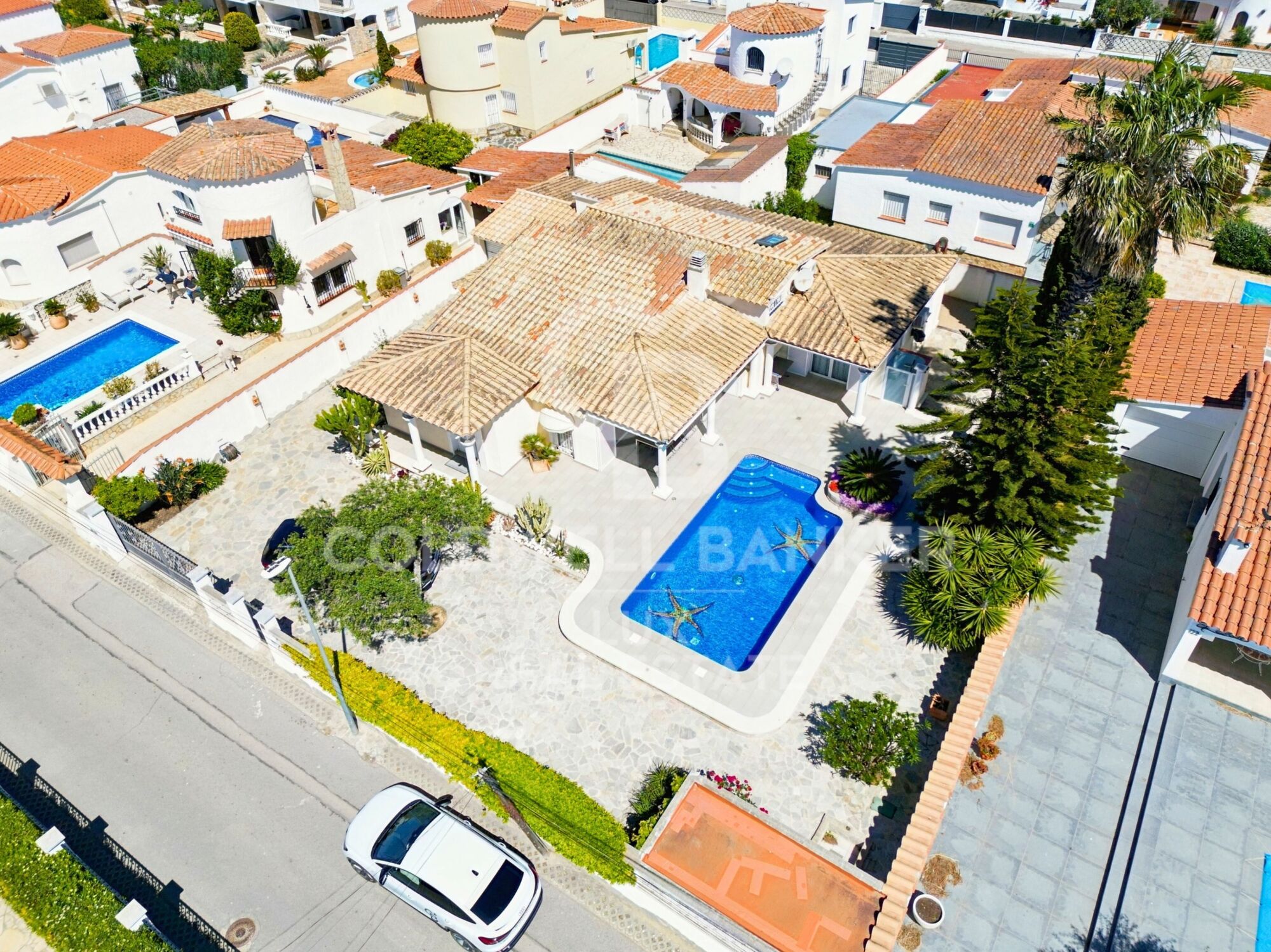 Casa planta baja con piscina se vende amueblada y equipada en Empuriabrava