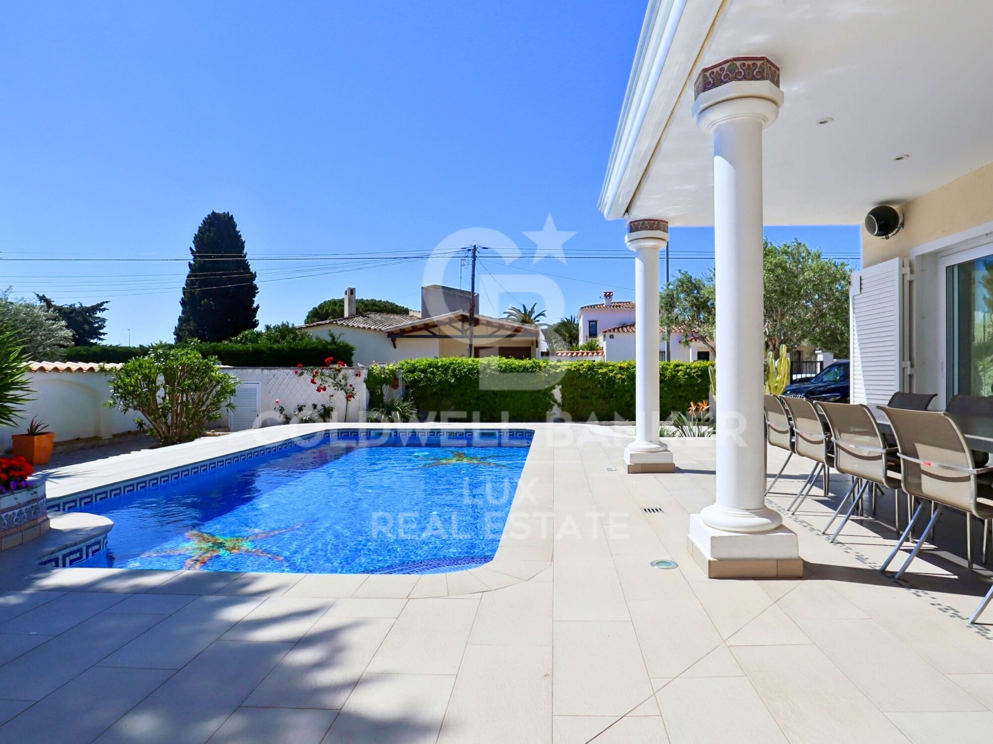 Casa con piscina en Empuriabrava: se vende amueblada y equipada