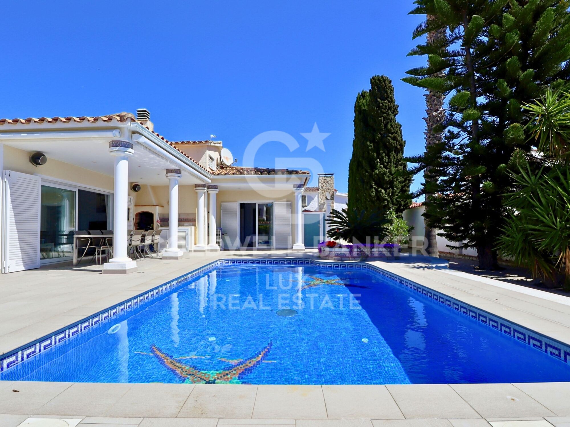 Casa con piscina en Empuriabrava: se vende amueblada y equipada