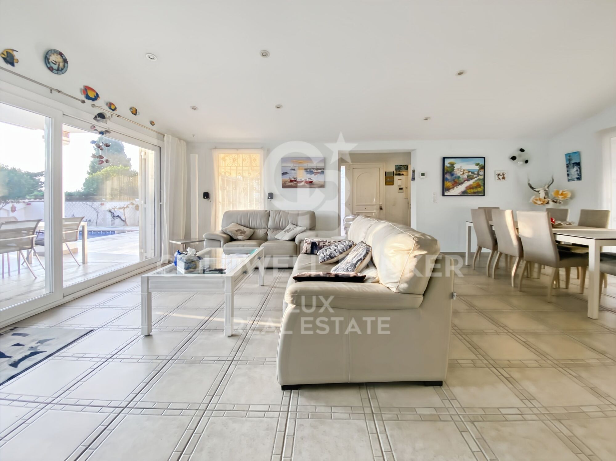 Casa con piscina en Empuriabrava: se vende amueblada y equipada