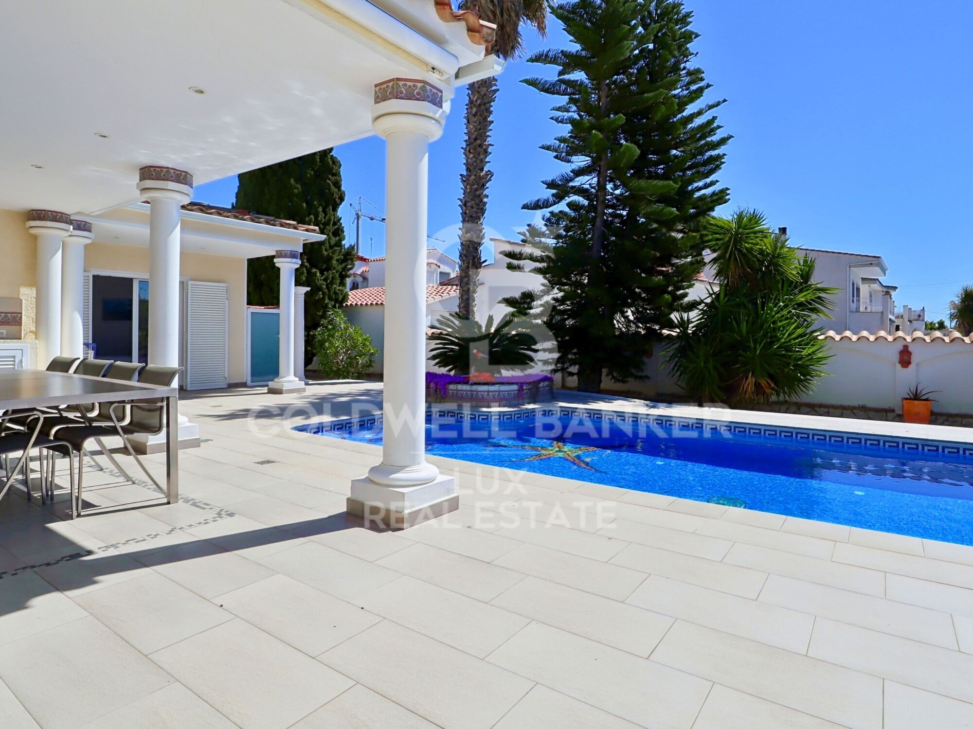 Casa con piscina en Empuriabrava: se vende amueblada y equipada