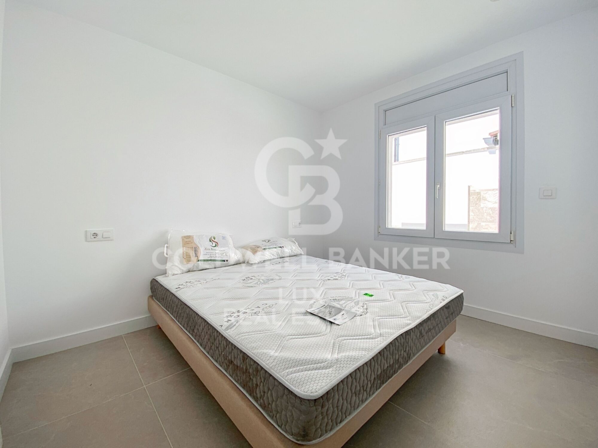 Villa with mooring, swimming pool and garage completely renovated