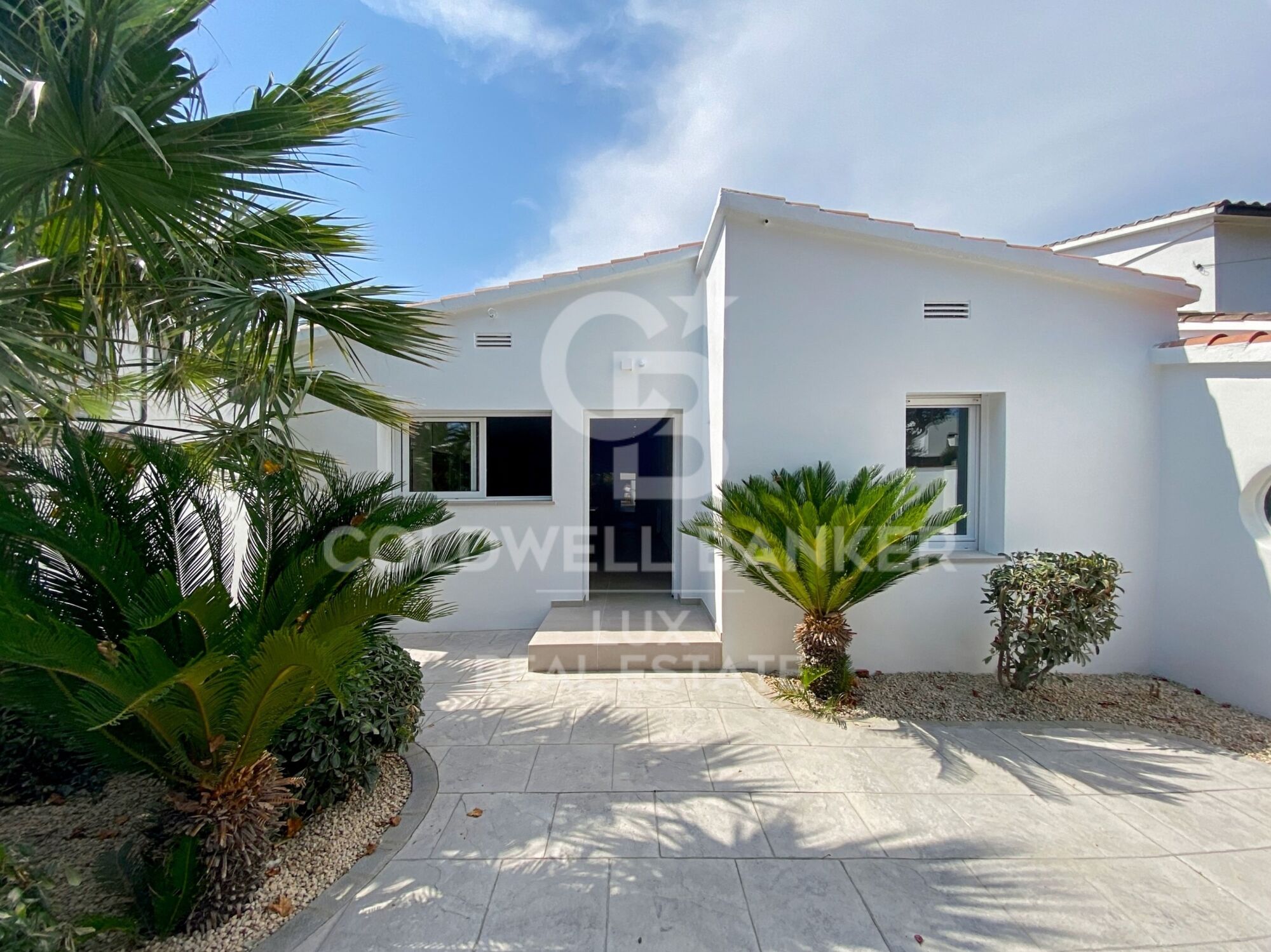 Villa con amarre, piscina y garaje completamente renovada
