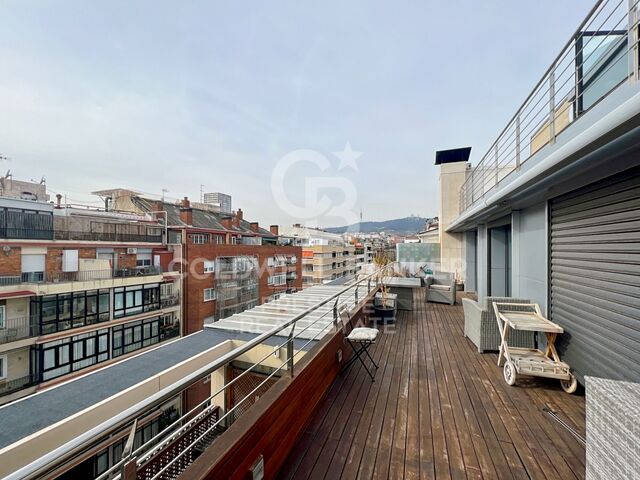 Triplex penthouse with swimming pool and multiple terraces in Sant Gervasi Galvany