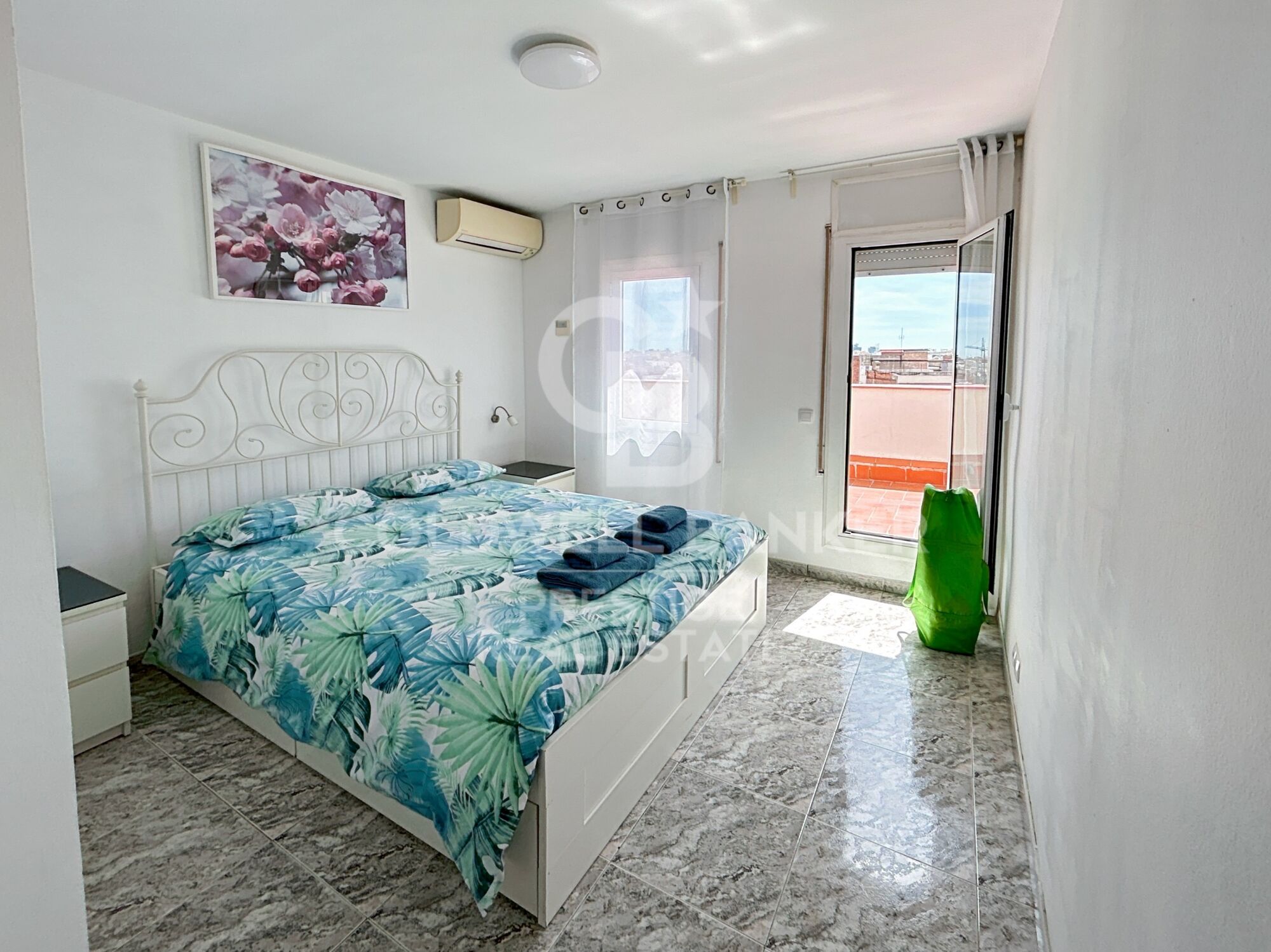 Penthouse with tourist license right next to CampNou